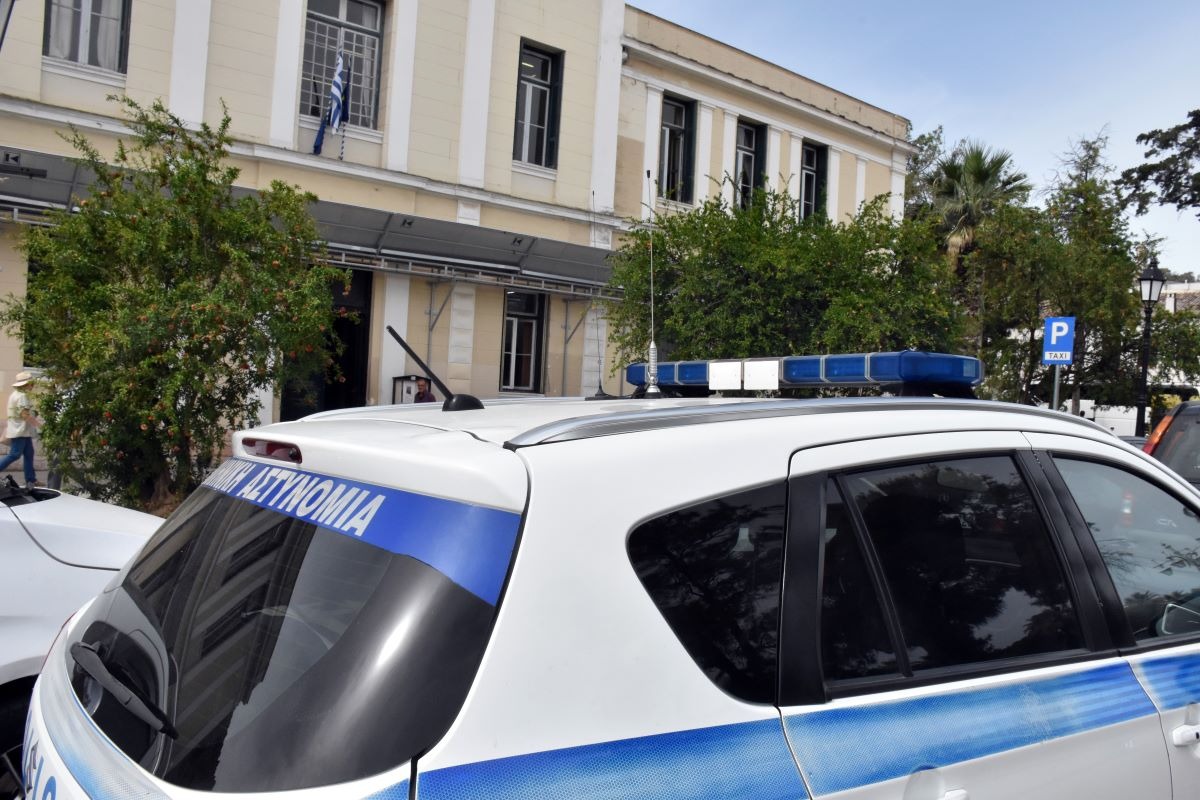 Συνοριοφύλακας συνελήφθη γιατί έκλεβε χρήματα από συναδέλφους του