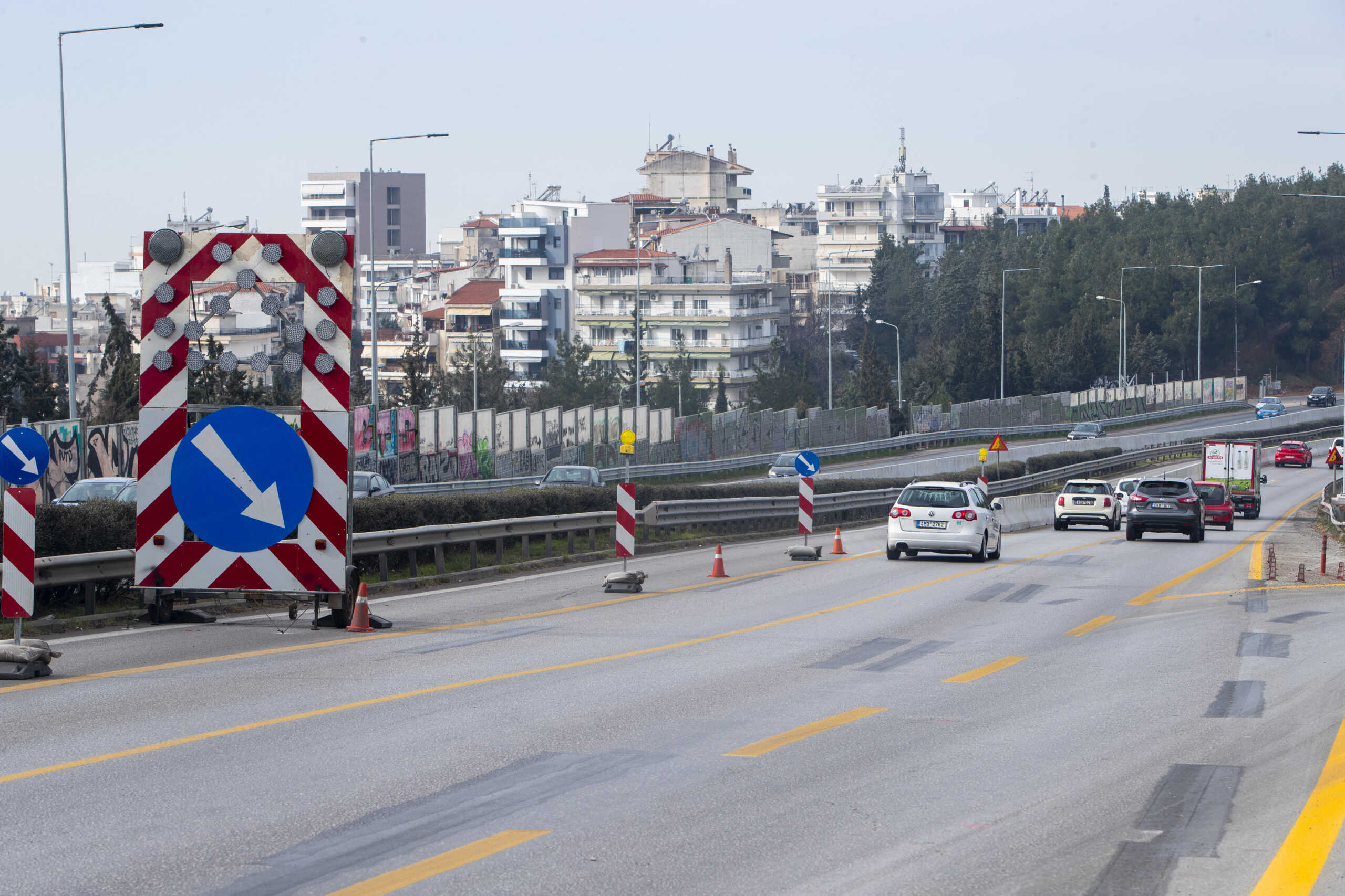 Θεσσαλονίκη: Μεταλλικό αντικείμενο που μοιάζει με πολεμικό βλήμα βρέθηκε στα έργα του Flyover