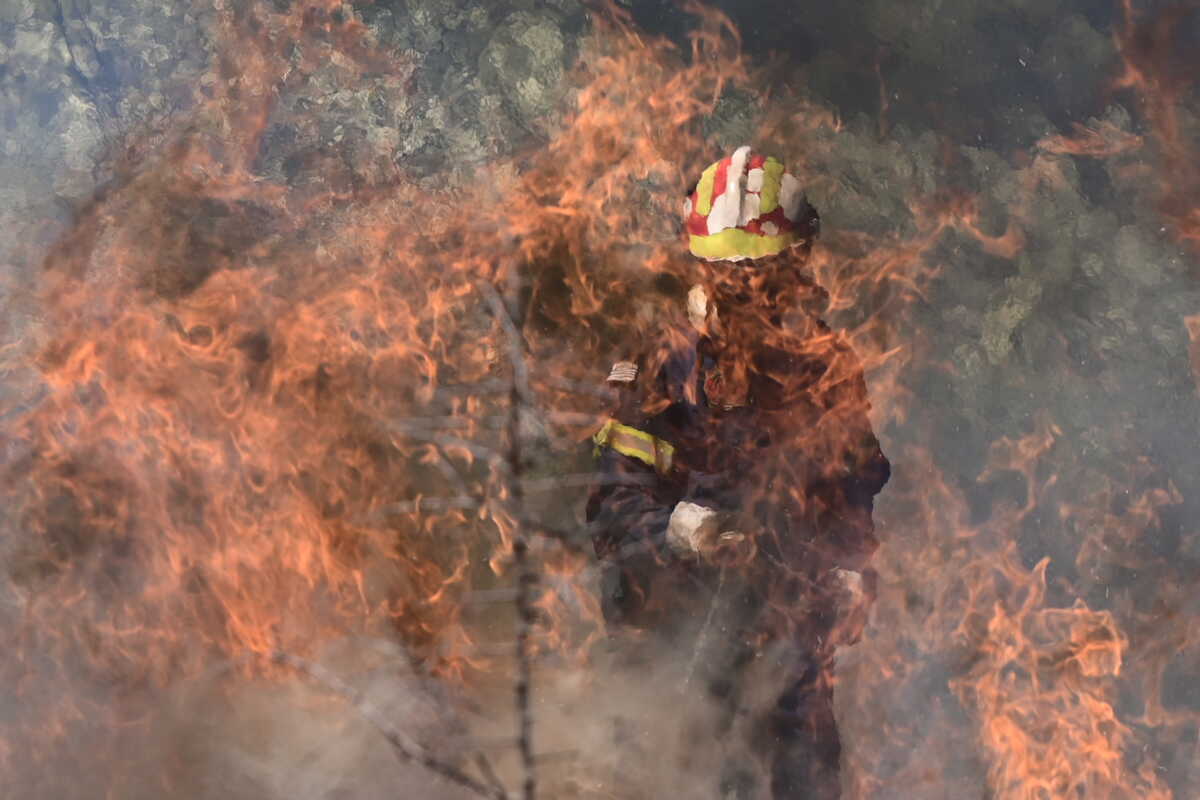 Υψηλός κίνδυνος εκδήλωσης πυρκαγιάς την Κυριακή – Ποιες περιοχές είναι στο «κόκκινο»