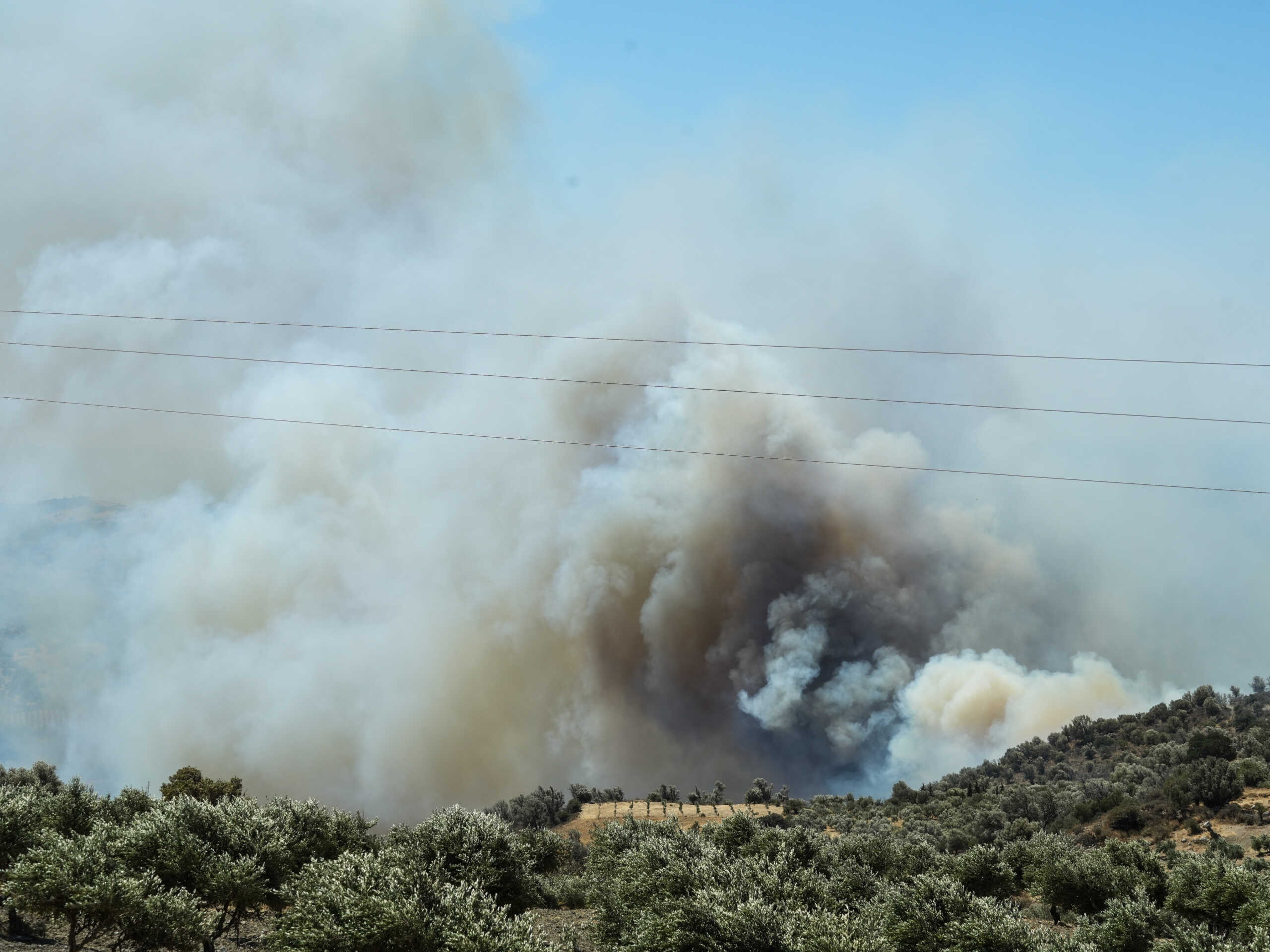 ΜΕΓΑΛΗ ΠΥΡΚΑΓΙΑ ΚΟΝΤΑ ΣΕ ΟΙΚΙΣΜΟΥΣ ΣΤΟ ΡΕΘΥΜΝΟ (EUROKINISSI