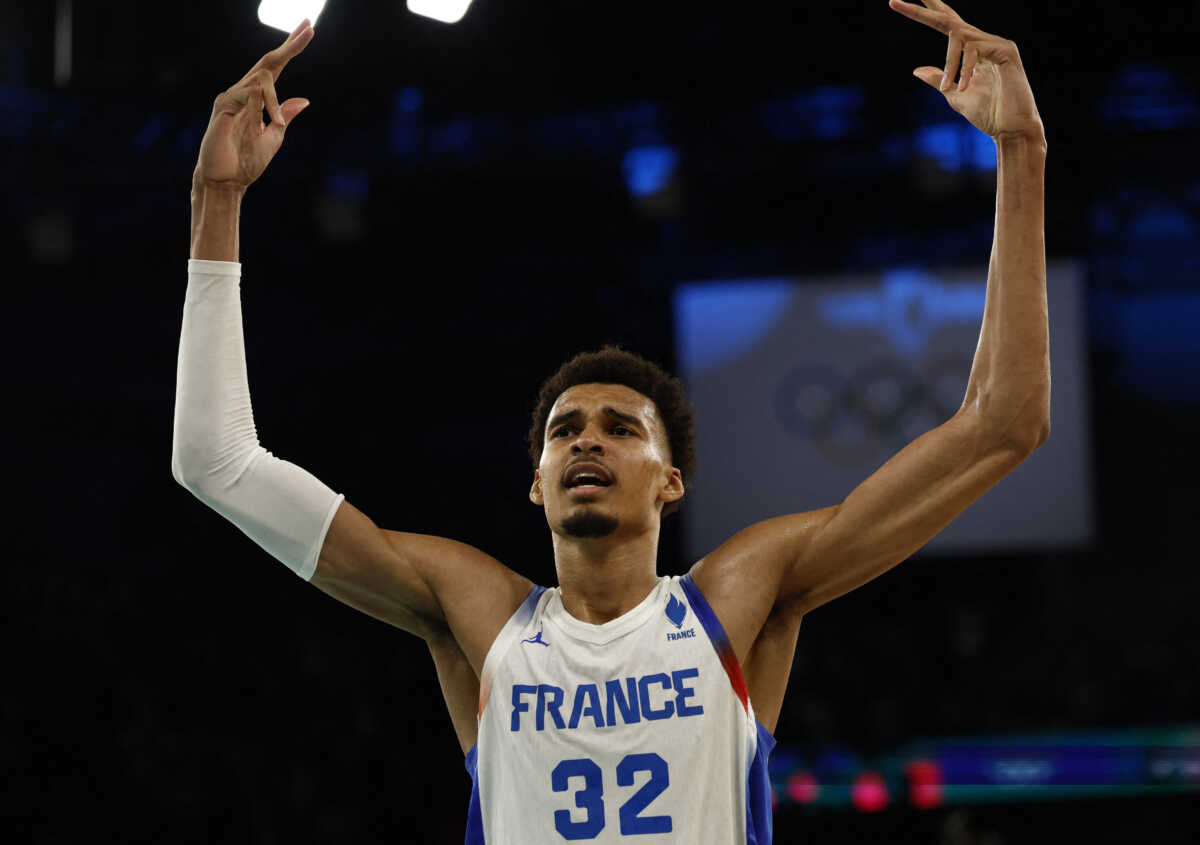 Paris 2024 Olympics - Basketball - Men's Quarterfinal - France vs Canada - Bercy Arena, Paris, France - August 06, 2024. Victor Wembanyama of France celebrates the team's win. REUTERS