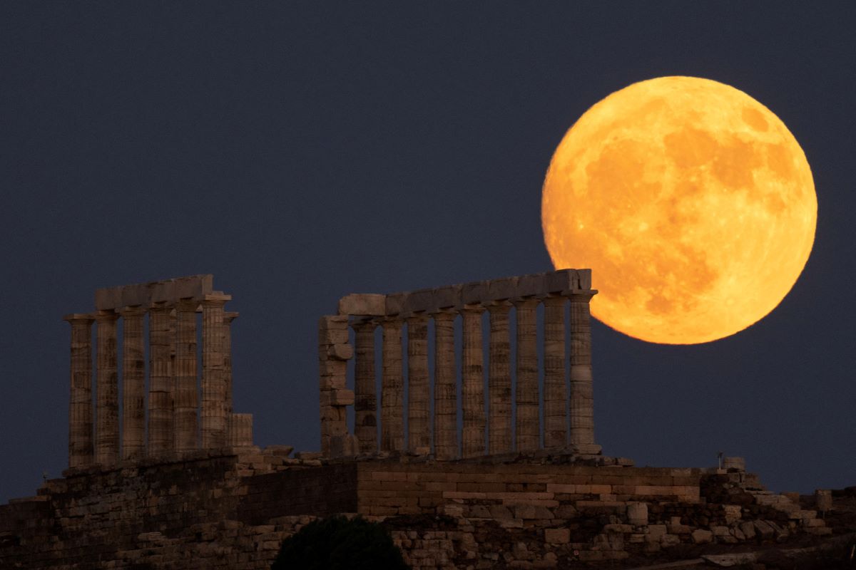 Η Πανσέληνος του Αυγούστου ή «το φεγγάρι του Οξύρρυγχου», χαρίζει σήμερα μοναδικό θέαμα – Κοιτάξτε ψηλά