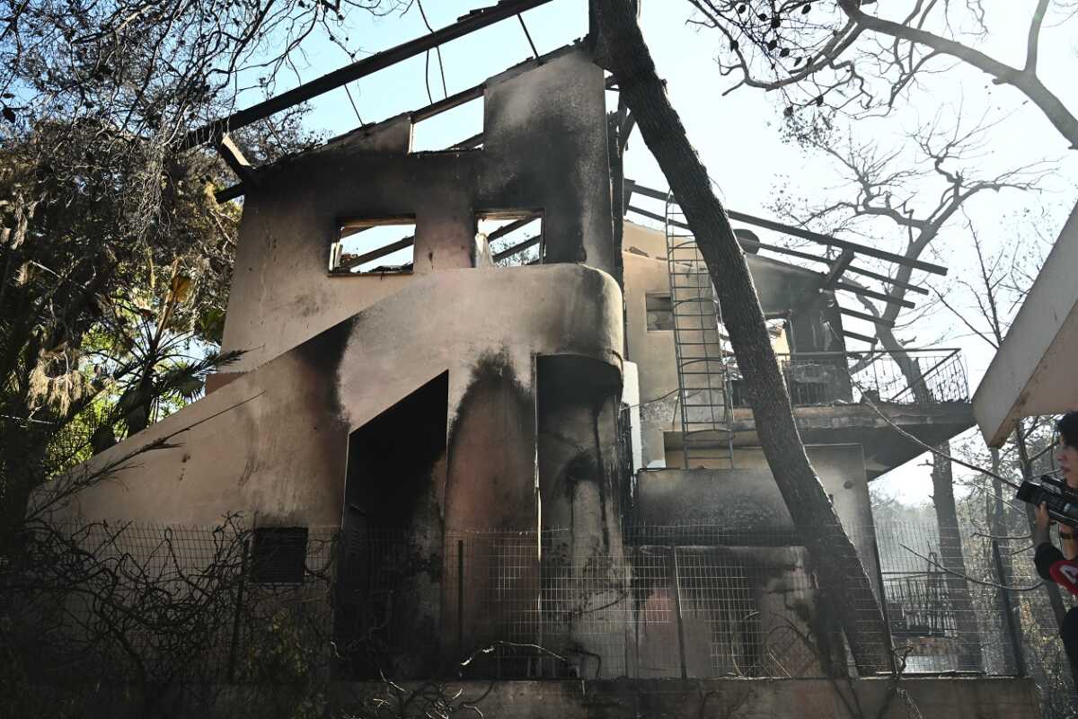 Πυρκαγιά στη Βορειοανατολική Αττική. Επόμενη ημέρα. Πάτημα Χαλανδρίου.Τρίτη 13 Αυγούστου 2024  (ΚΩΣΤΑΣ ΤΖΟΥΜΑΣ