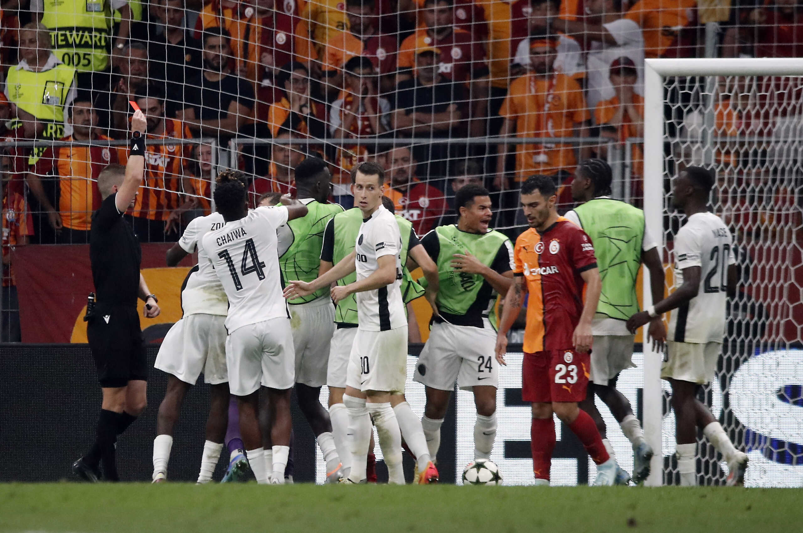 Soccer Football - Champions League - Play Off - Second Leg - Galatasaray v BSC Young Boys - RAMS Park, Istanbul, Turkey - August 27, 2024 Players clash during the match REUTERS