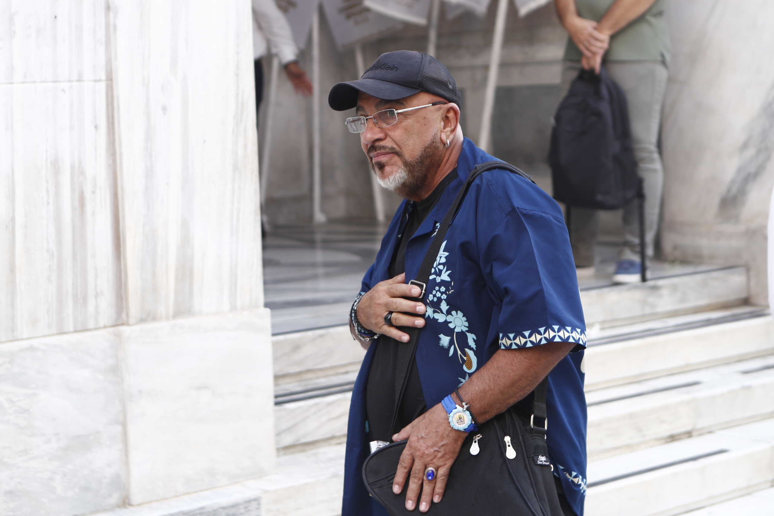 Κηδεία του καθηγητή φιλοσοφίας και συγγραφέα Χρήστου Γιανναρά, από τον Ναό της Αγίας Ειρήνης στην Αθήνα, Πέμπτη 29 Αυγούστου 2024. Ο Χρήστος Γιανναράς που πέθανε σε ηλικία 89 ετών, διετέλεσε επίτιμος διδάκτορας σε πολλά πανεπιστήμια και είχε πλούσιο συγγραφικό έργο.  Από το 1982 μέχρι το 2002 υπήρξε τακτικός καθηγητής της φιλοσοφίας στο Πάντειο Πανεπιστήμιο Πολιτικών και Κοινωνικών Επιστημών της Αθήνας, αρχικά στο τότε ενιαίο Τμήμα Πολιτικής Επιστήμης και Διεθνών Σπουδών και μετά στο Τμήμα Διεθνών και Ευρωπαϊκών Σπουδών. Δίδαξε φιλοσοφική ορολογία και μέθοδο, πολιτική φιλοσοφία και πολιτιστική διπλωματία. Επίσης, έχει διδάξει ως επισκέπτης καθηγητής στα πανεπιστήμια Παρισιού, Γενεύης, Λωζάννης και Κρήτης. 
(ΣΩΤΗΡΗΣ ΔΗΜΗΤΡΟΠΟΥΛΟΣ