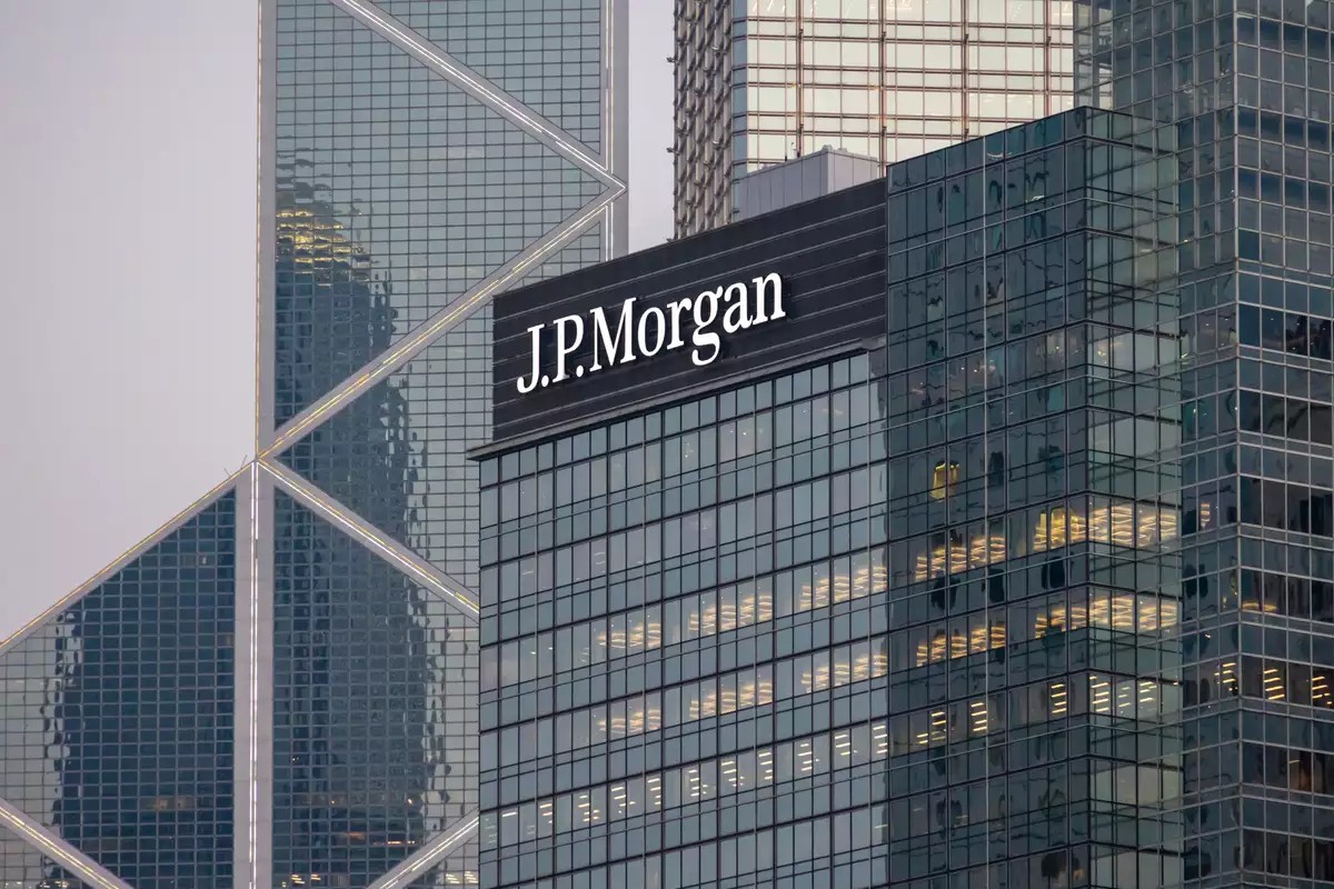 JP Morgan: Ποιες είναι οι νέες τιμές – στόχοι για τις μετοχές των ελληνικών τραπεζών 