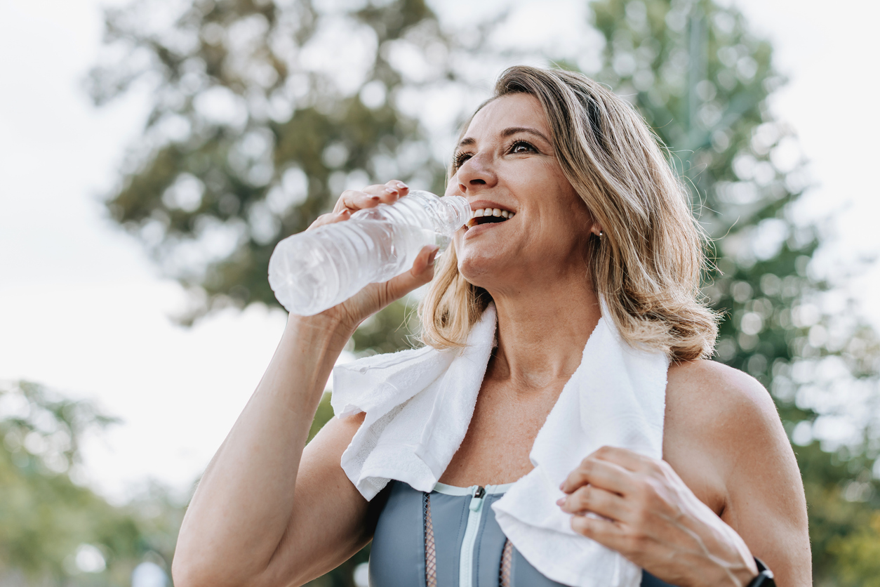 Portrait of a sporty woman drinking water