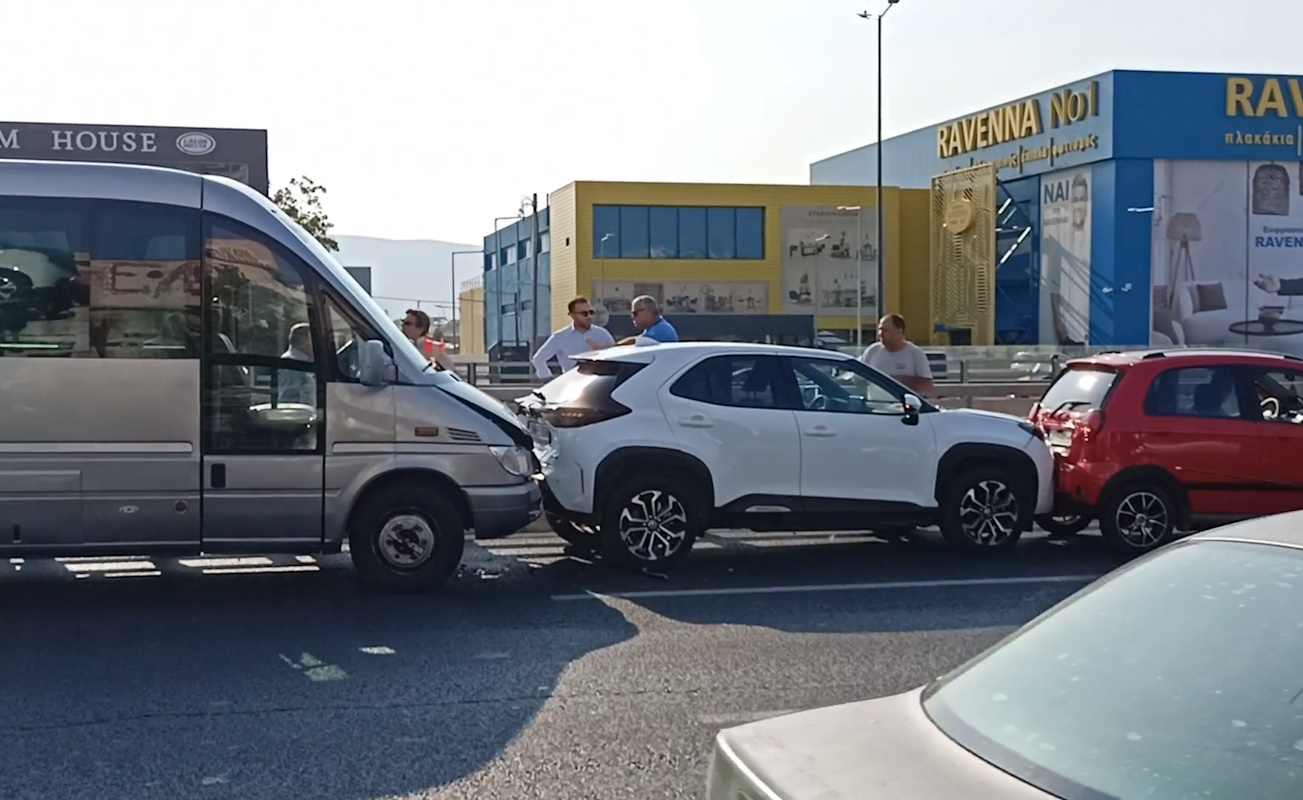 Καραμπόλα στον Κηφισό μετά από σύγκρουση 5 οχημάτων – Τροχαίο ατύχημα και στην Κατεχάκη