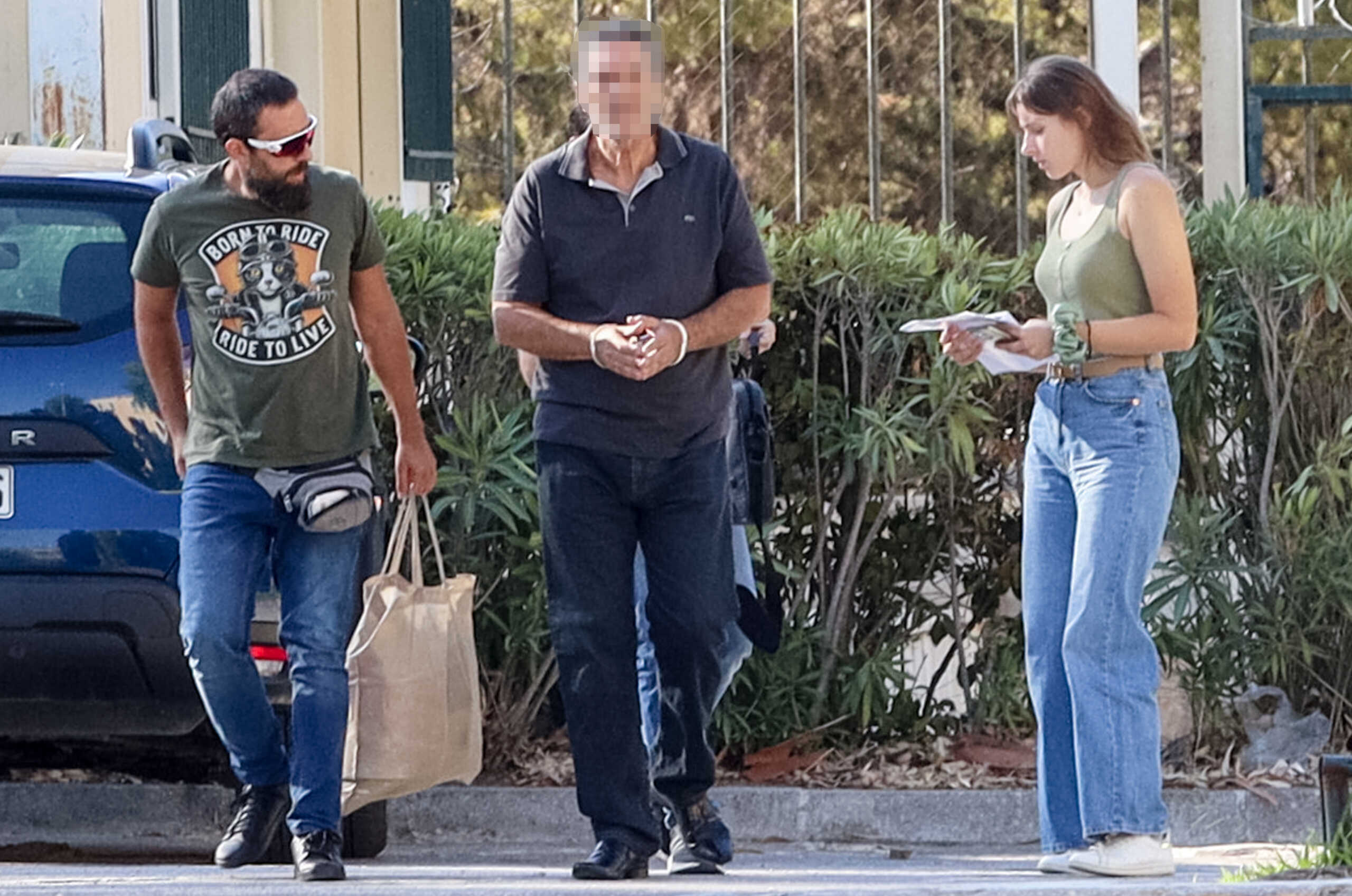 Οδηγήται στον ανακριτή ο 66χρονος καθηγητής που κατηγορείται για εμπρησμούς στην περιοχή Χέρωμα της Βάρης. Πέμπτη 8 Αυγούστου 2024 (ΓΙΑΝΝΗΣ ΠΑΝΑΓΟΠΟΥΛΟΣ