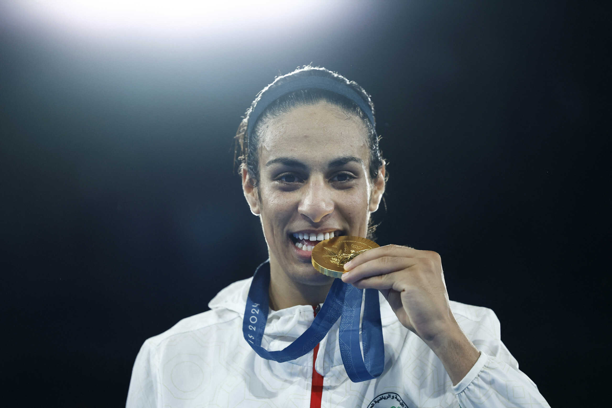 Paris 2024 Olympics - Boxing - Women's 66kg - Victory Ceremony - Roland-Garros Stadium, Paris, France - August 09, 2024. Gold medallist Imane Khelif of Algeria bites her medal. REUTERS