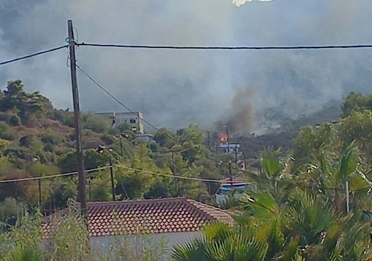 Φωτιά στα Μέθανα σε δασική έκταση στην περιοχή Κουνουπίτσα
