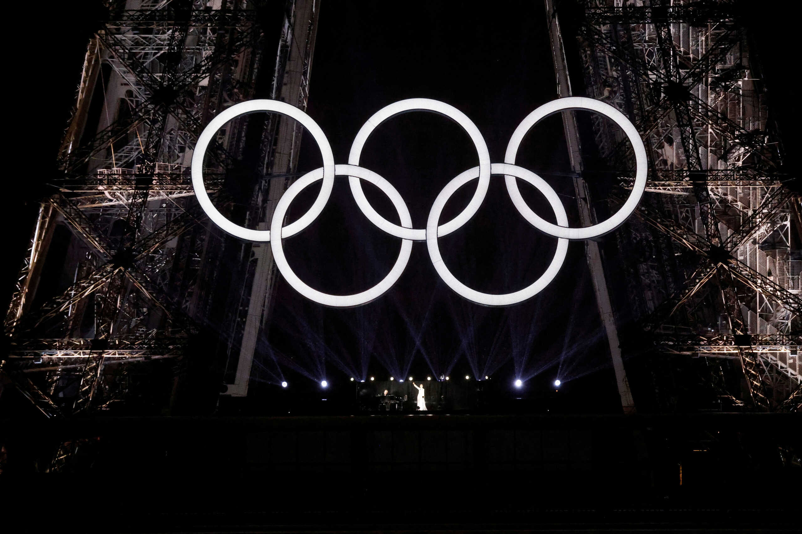 FILE PHOTO: Paris 2024 Olympics - Opening Ceremony - Paris, France - July 26, 2024. Canadian singer Celine Dion performs at the Eiffel Tower during the opening ceremony of the Paris 2024 Olympic Games in Paris on July 26, 2024.     LUDOVIC MARIN