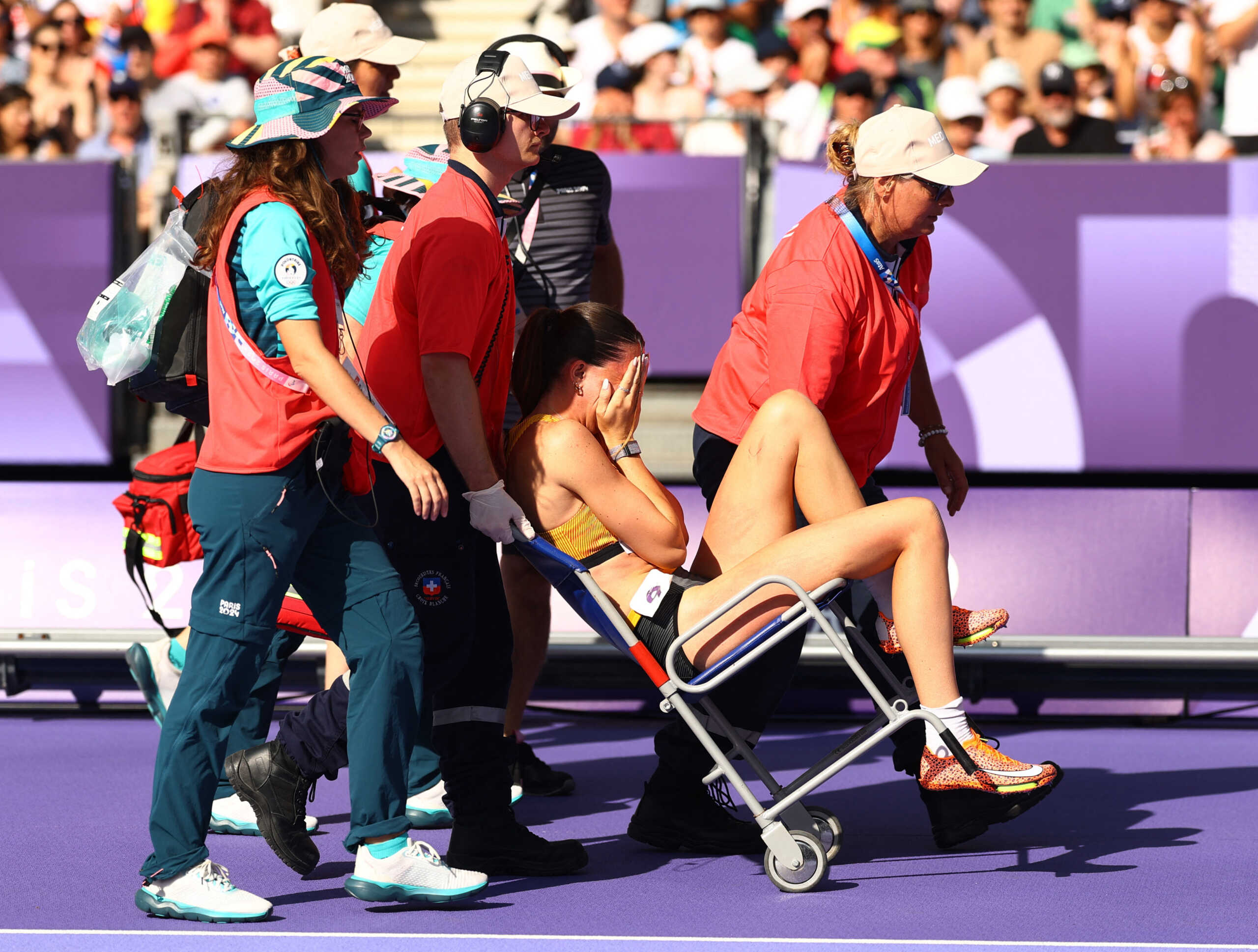 Paris 2024 Olympics - Athletics - Women's Heptathlon 100m Hurdles - Stade de France, Saint-Denis, France - August 08, 2024.  Sophie Weissenberg of Germany reacts after sustaining an injury in heat 2. REUTERS