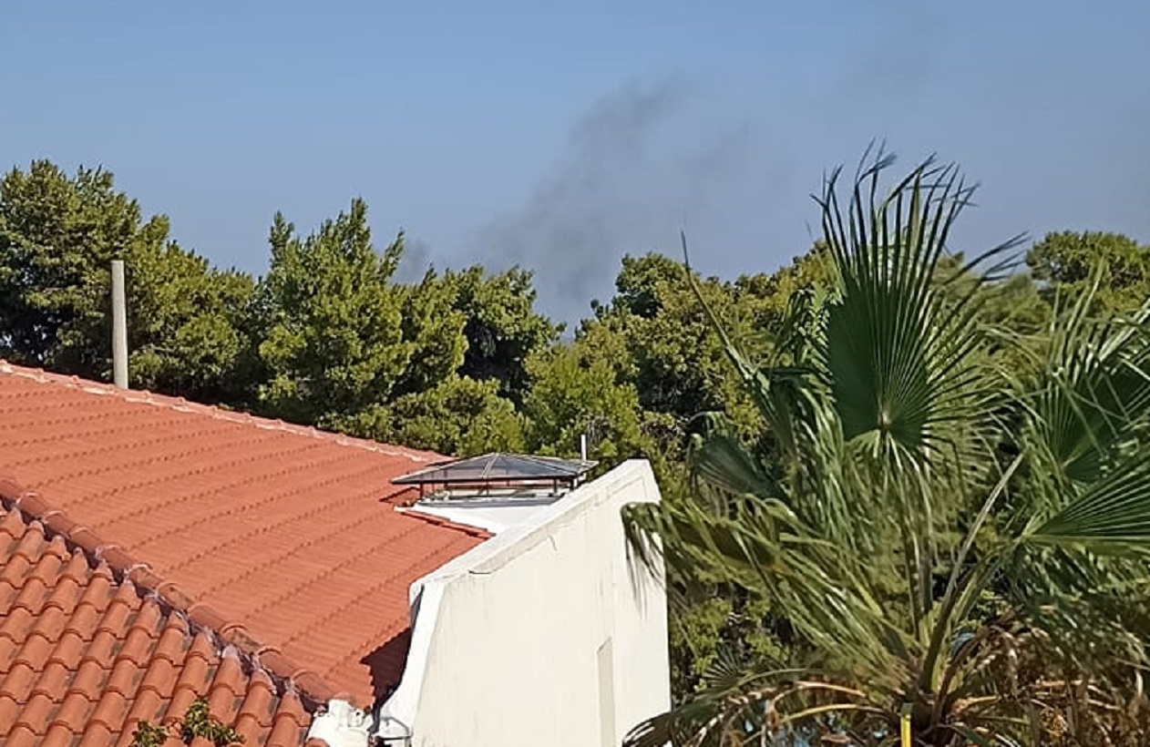Φωτιά στην Παιανία, επιχειρούν επίγειες και εναέριες δυνάμεις