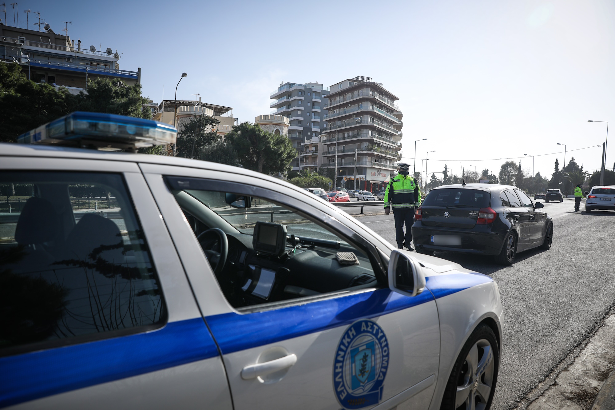 Αυξκημένοι οι έλεγχοι της αστυνομίας αυτό το Σαββατοκύριακο για τις άσκοπες μετακινήσεις.Στιγμιότυπα από την παραλιακή, Σάββατο 9 Ιανουαρίου 2021 (ΣΩΤΗΡΗΣ ΔΗΜΗΤΡΟΠΟΥΛΟΣ