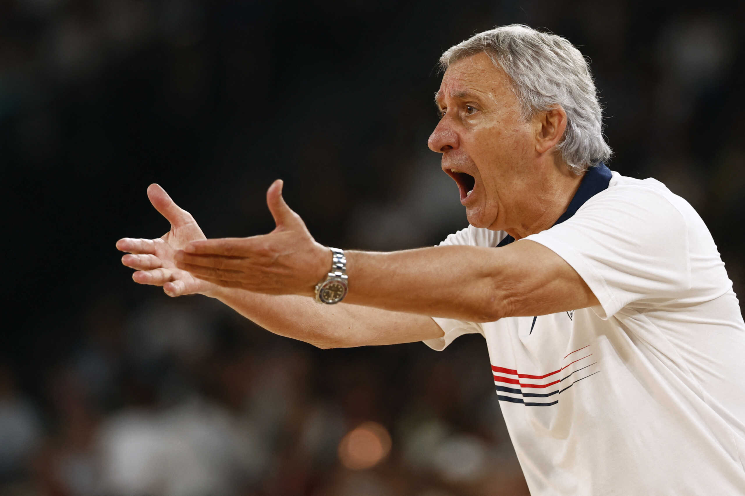 Paris 2024 Olympics - Basketball - Men's Quarterfinal - Serbia vs Australia - Bercy Arena, Paris, France - August 06, 2024. Coach Svetislav Pesic of Serbia reacts REUTERS