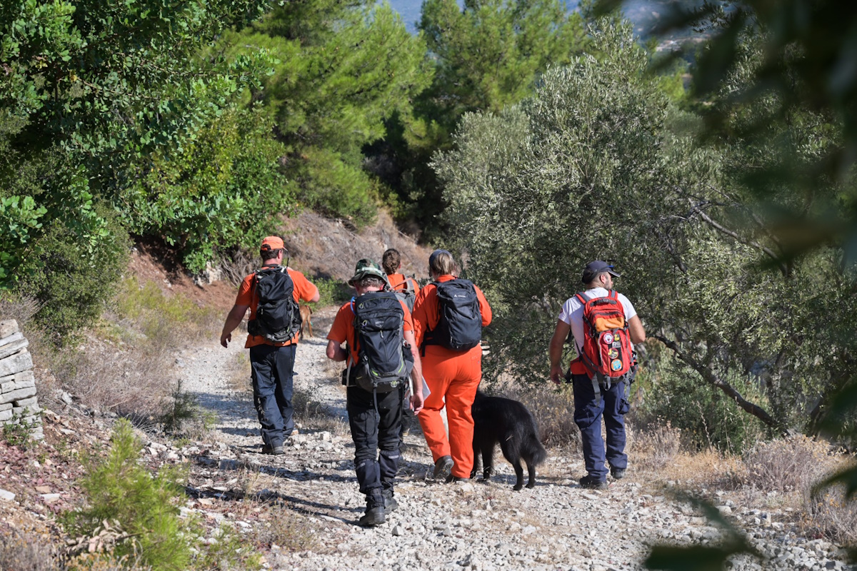 Έρευνες, στην Σάμο και στην ευρύτερη περιοχή του Ευπαλίνειου, παλαιών ορυχείων, Αρχαία Τείχη, για την ανεύρεση 65χρονης Ολλανδής τουρίστριας, η οποία αγνοείται από το απόγευμα της Πέμπτης (22
(ΜΑΝΩΛΗΣ ΘΡΑΒΑΛΟΣ