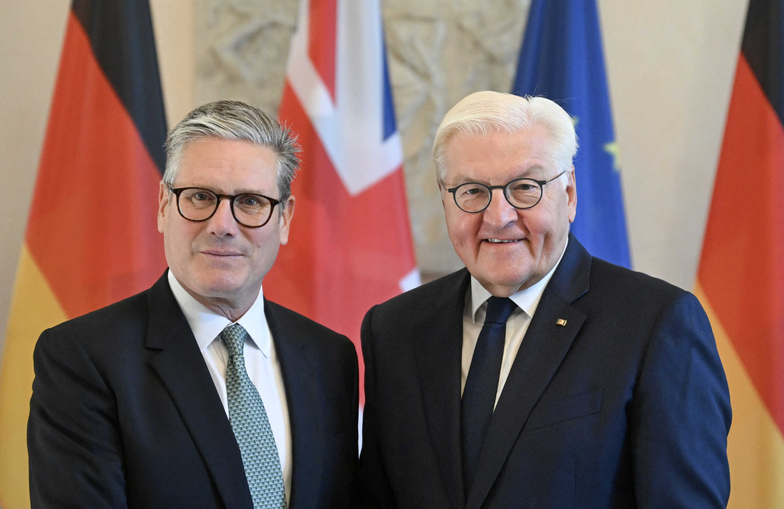 Britain's Prime Minister Keir Starmer and German President Frank-Walter Steinmeier pose together at Bellevue presidential Palace on August 28, 2024 in Berlin, Germany.     JUSTIN TALLIS