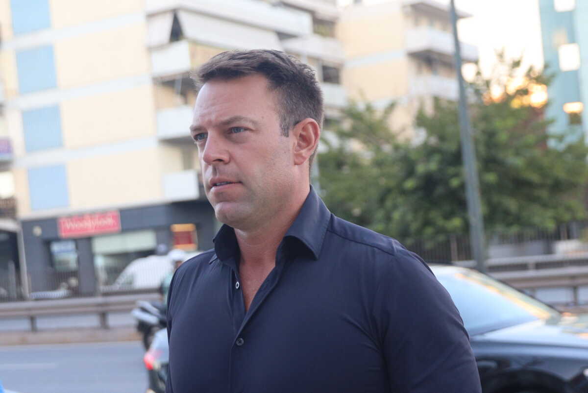 Στέφανος Κασσελάκης: «Με τους τραπεζίτες και τον Μητσοτάκη ή με την κοινωνία; Ζητώ καθαρή θέση τώρα»