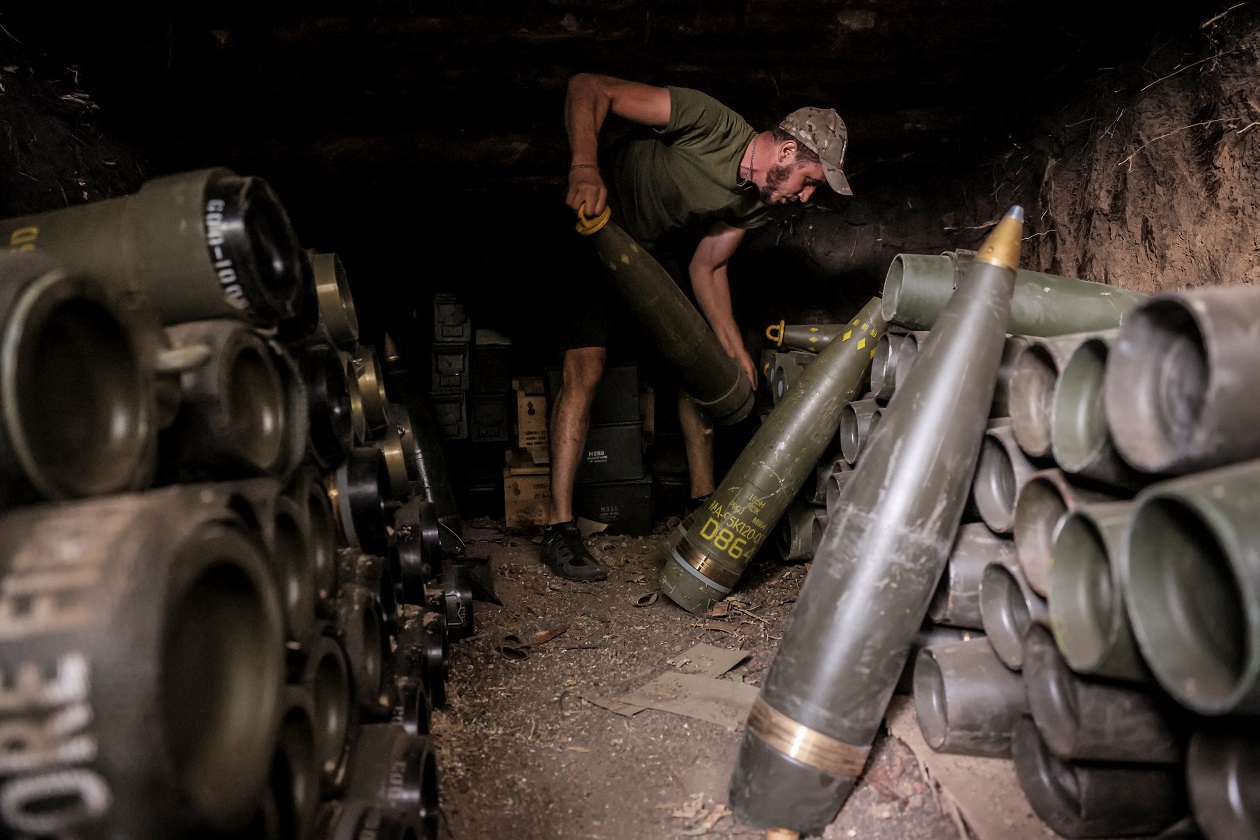 A serviceman of 24th Mechanized brigade named after King Danylo of the Ukrainian Armed Forces prepares shells for a M109 Paladin self-propelled howitzer at a front line, amid Russia's attack on Ukraine, near the town of Chasiv Yar in Donetsk region, Ukraine  July 20, 2024. Oleg Petrasiuk