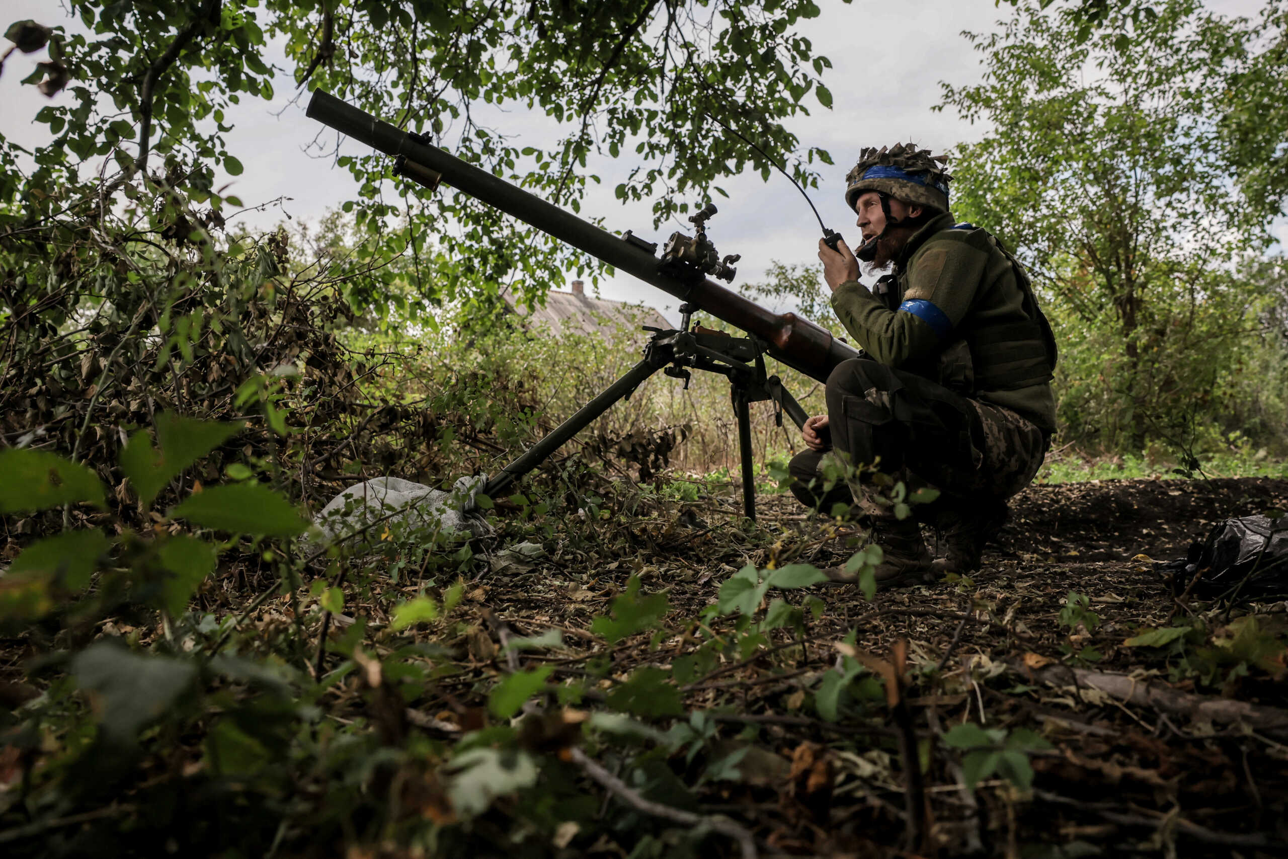 A serviceman of 24th Mechanized brigade named after King Danylo of the Ukrainian Armed Forces prepares a SPG-9 anti-tank grenade launcher to fire toward Russian troops at a front line, amid Russia's attack on Ukraine, near the town of Chasiv Yar in Donetsk region, Ukraine  August 6, 2024. Oleg Petrasiuk