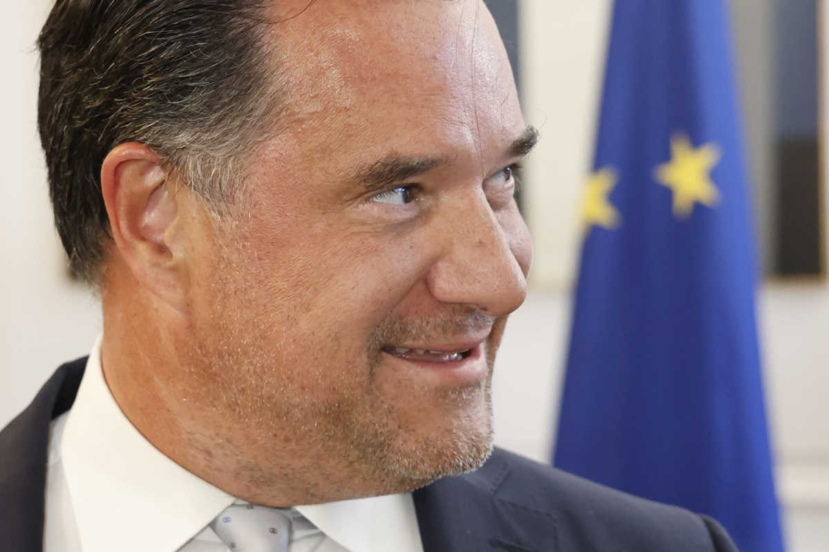 Συνεδρίαση του Υπουργικού Συμβουλίου υπό τον Πρωθυπουργό Κυριάκο Μητσοτάκη, στο Μέγαρο Μαξίμου, Τετάρτη 28 Αυγούστου 2024. Στην συνεδρίαση απασχόλησαν νομοσχέδια αλλά και η πρόοδος των δράσεων του Ταμείου Ανακάμψης και η νέα σύμβαση παραχώρησης της Αττικής Οδού. Πρόκειται για τα νομοσχέδια για τα κίνητρα καινοτομίας και συγχωνεύσεων επιχειρήσεων, για την αναδιοργάνωση του Αρχηγείου και των Επιτελικών Υπηρεσιών της Ελληνικής Αστυνομίας και την αναβάθμιση της Αστυνομικής Ακαδημίας, για την αντιμετώπιση της ενδοοικογενειακής βίας, αλλά και για την επίτευξη υψηλού επιπέδου κυβερνοασφάλειας.  
(ΓΙΩΡΓΟΣ ΚΟΝΤΑΡΙΝΗΣ