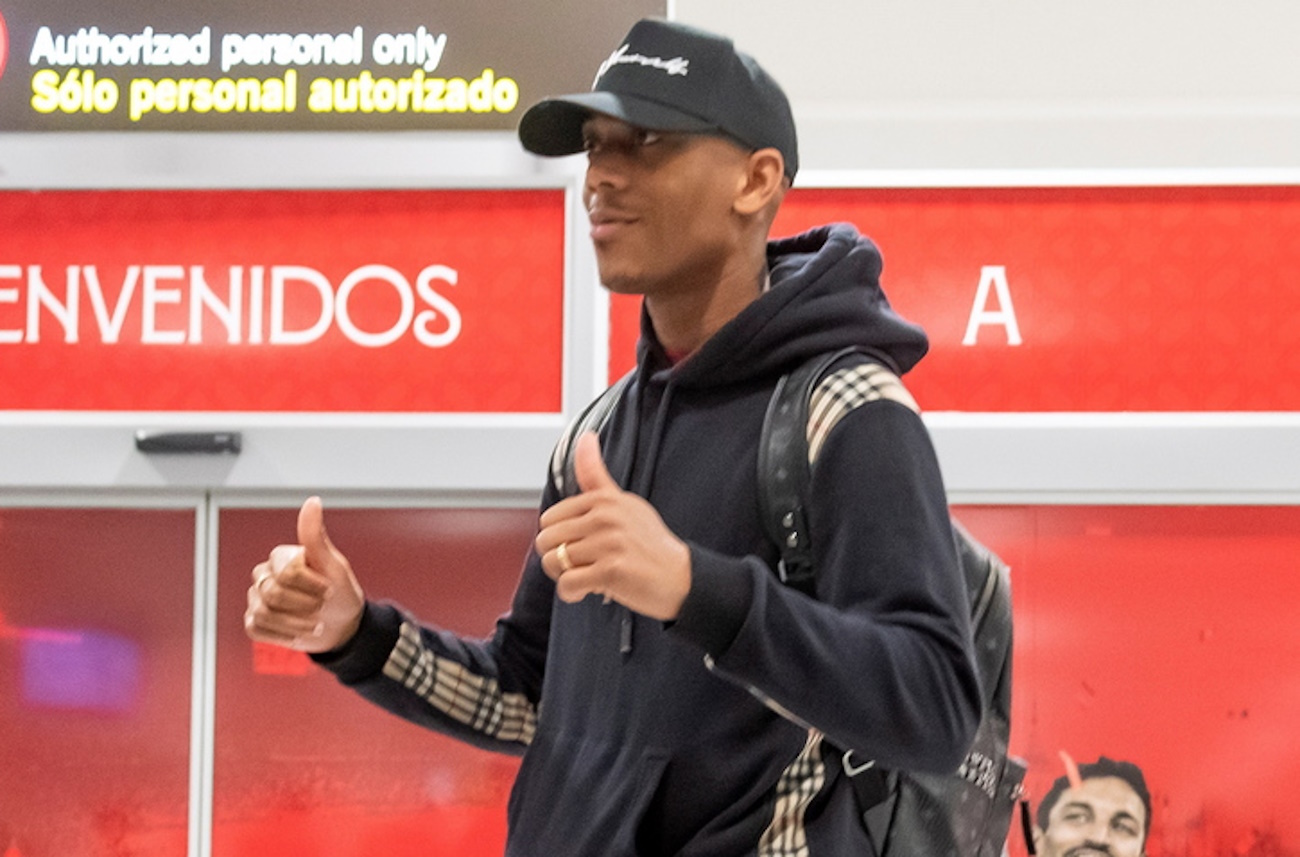 epa09708577 French striker Anthony Martial poses for the media upon his arrival at Seville's airport in Seville, Andalusia, Spain, 25 January 2021. Sevilla FC reached an agreement to sign on loan striker Anthony Martial from Manchester United until the end of the current season.  EPA