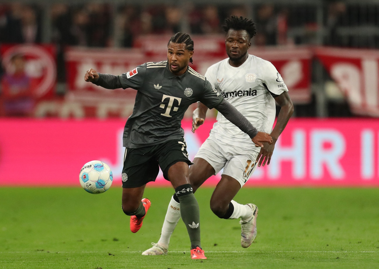 Soccer Football - Bundesliga - Bayern Munich v Bayer Leverkusen - Allianz Arena, Munich, Germany - September 28, 2024 Bayern Munich's Serge Gnabry in action with Bayer Leverkusen's Edmond Tapsoba REUTERS