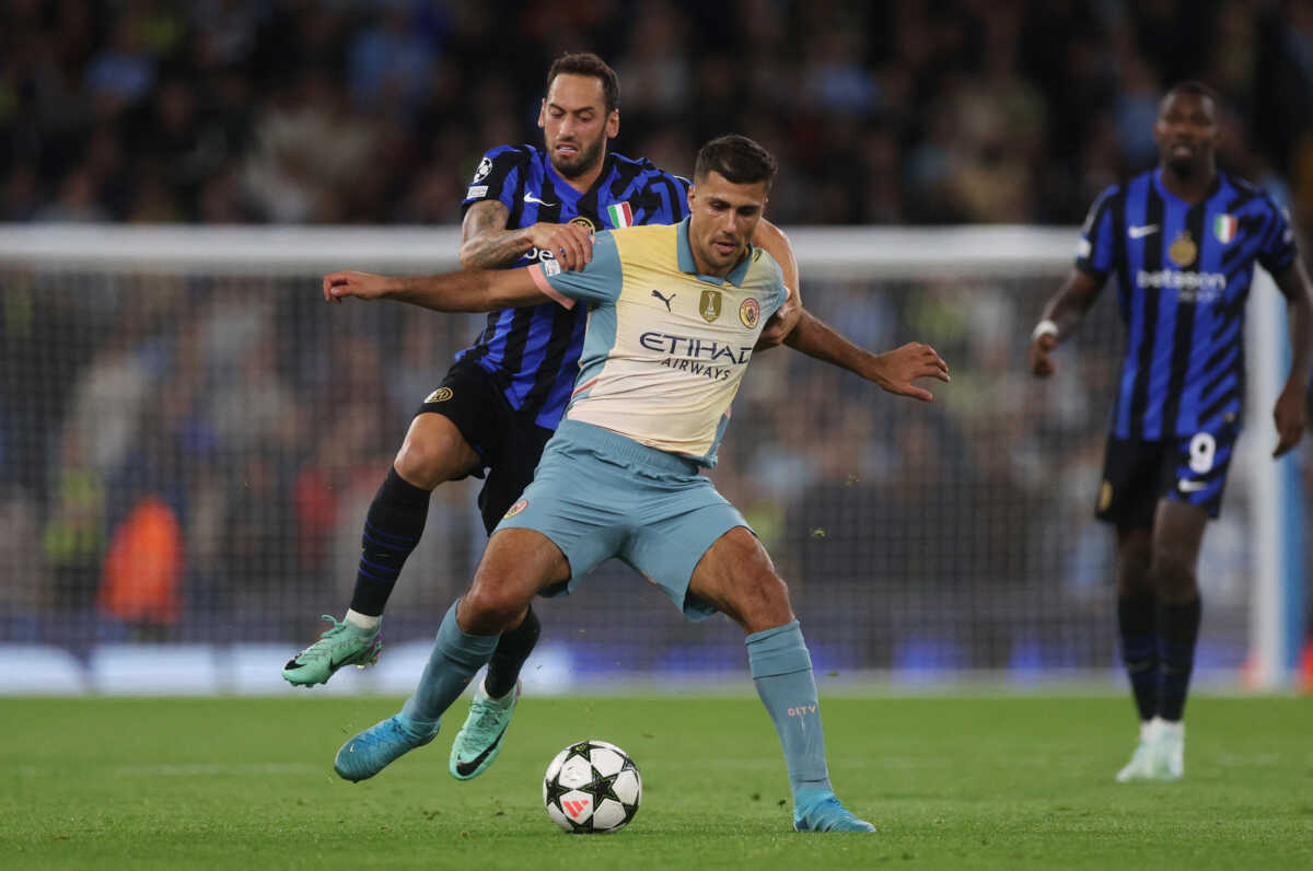 Soccer Football - Champions League - Manchester City v Inter Milan - Etihad Stadium, Manchester, Britain - September 18, 2024  Manchester City's Rodri in action with Inter Milan's Hakan Calhanoglu Action Images via Reuters