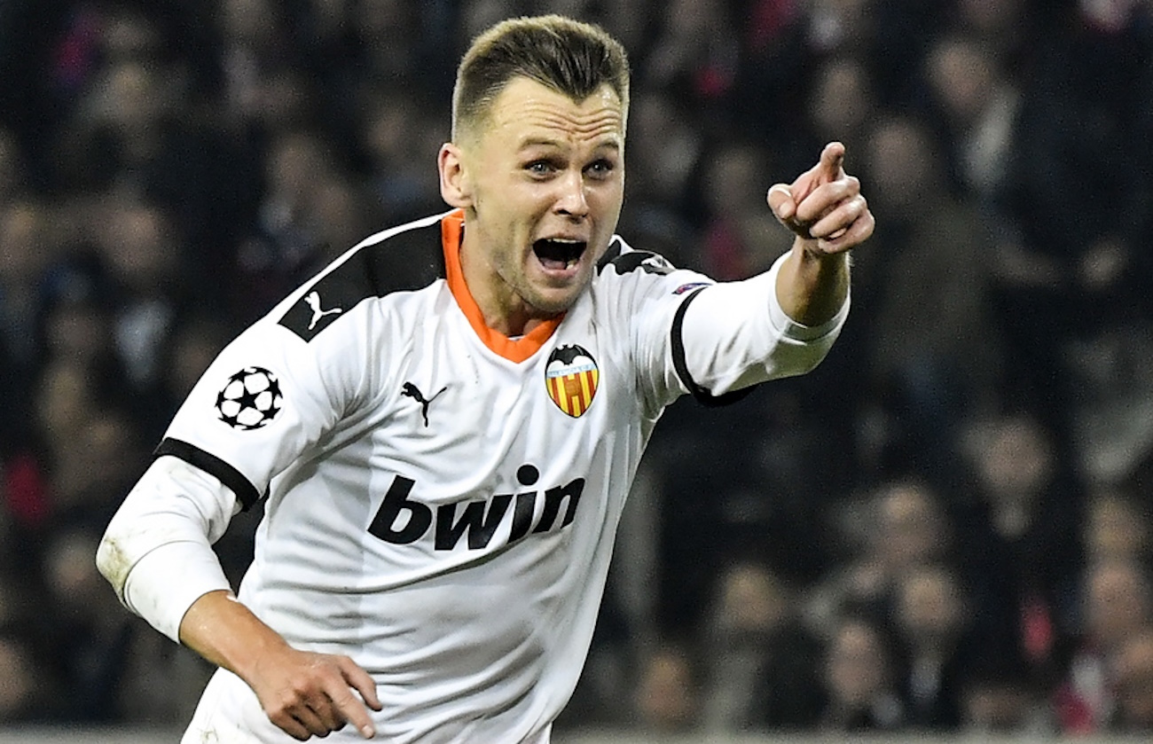 epa07944352 Valencia's Denis Cheryshev celebrates after scoring opening goal during the UEFA Champions League soccer Group H match between OSC Lille and Valencia CF at the Pierre Mauroy Stadium in Villeneuve-d'Ascq, near Lille, France, 23 October 2019.  EPA