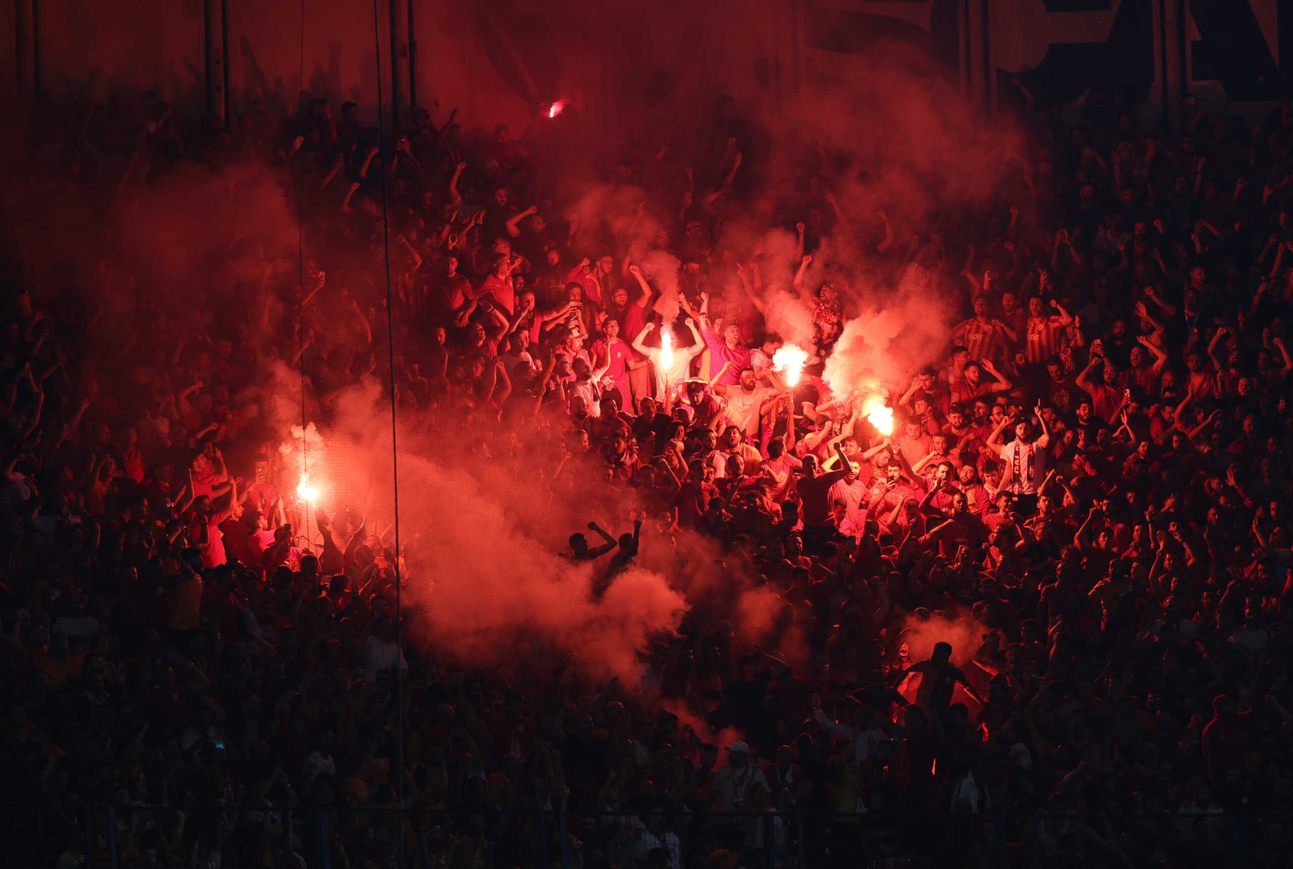 Soccer Football - Super Lig - Fenerbahce v Galatasaray - Sukru Saracoglu Stadium, Istanbul, Turkey - September 21, 2024 Galatasaray fans set off flares in the stand after Lucas Torreira scored their first goal REUTERS