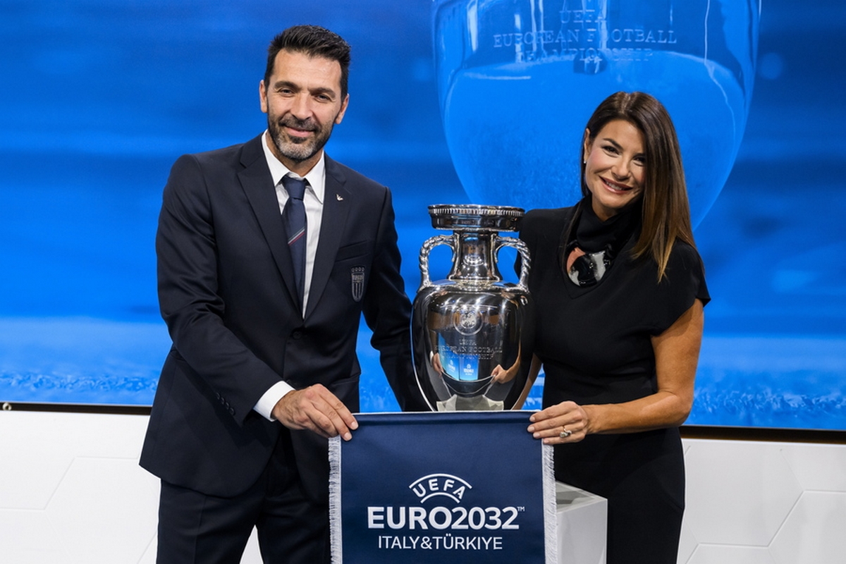 epa10911011 Gianluigi Buffon, Italian former goalkeeper and  Ambassador, left, and his wife Ilaria D'Amico, right, pose together after Italy and Turkey were elected to host the Euro 2032 fooball tournament during the UEFA EURO 2028 and 2032 hosts announcement ceremony at UEFA Headquarters, in Nyon, Switzerland, 10 October 2023.  EPA