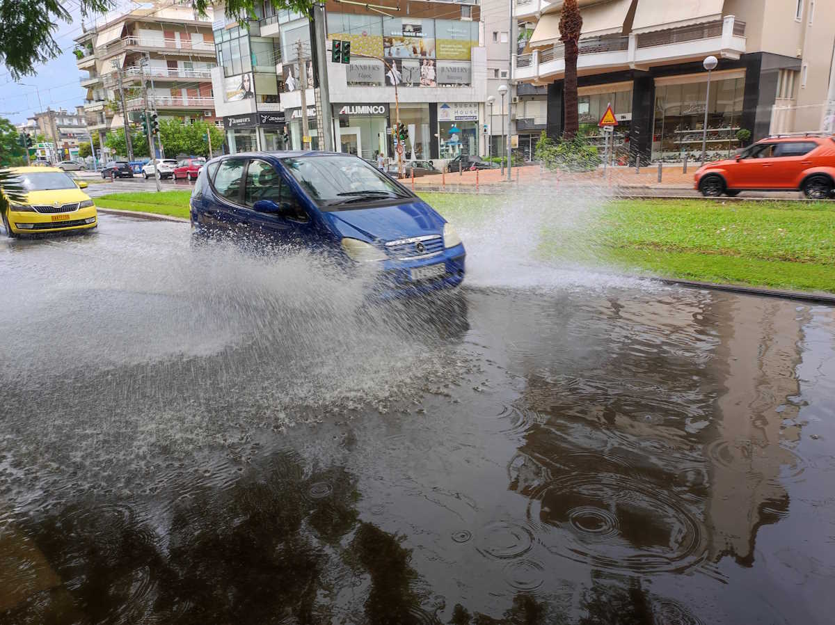 ΝΕΑ ΣΜΥΡΝΗ -ΞΑΦΝΙΚΗ ΒΡΟΧΗ ΠΛΗΜΜΥΡΙΣΜΕΝΟΙ ΔΡΟΜΟΙ (ΓΙΑΝΝΗΣ ΠΑΝΑΓΟΠΟΥΛΟΣ