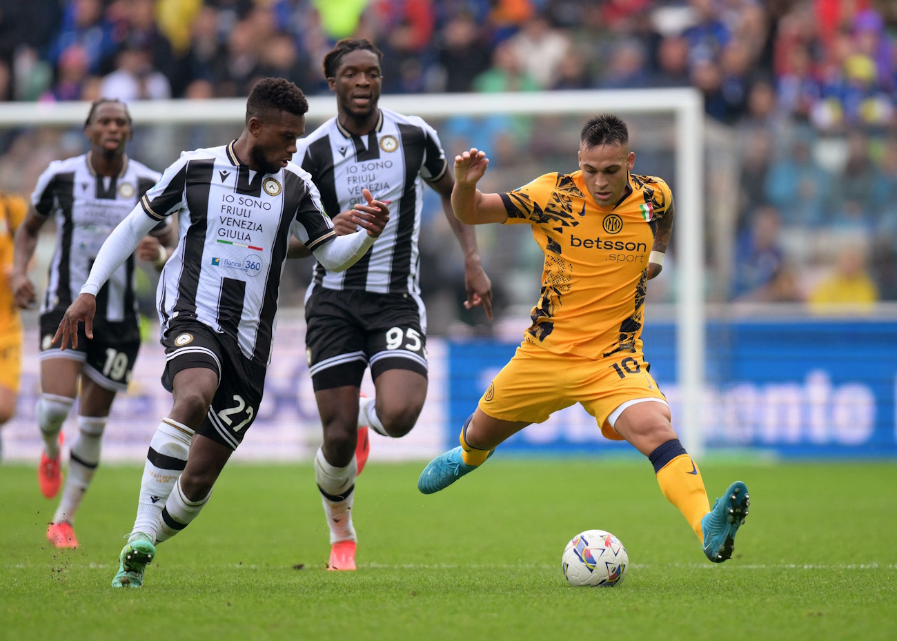 Soccer Football - Serie A - Udinese v Inter Milan - Bluenergy Stadium, Udine, Italy - September 28, 2024 Udinese's Christian Kabasele in action with Inter Milan's Lautaro Martinez REUTERS