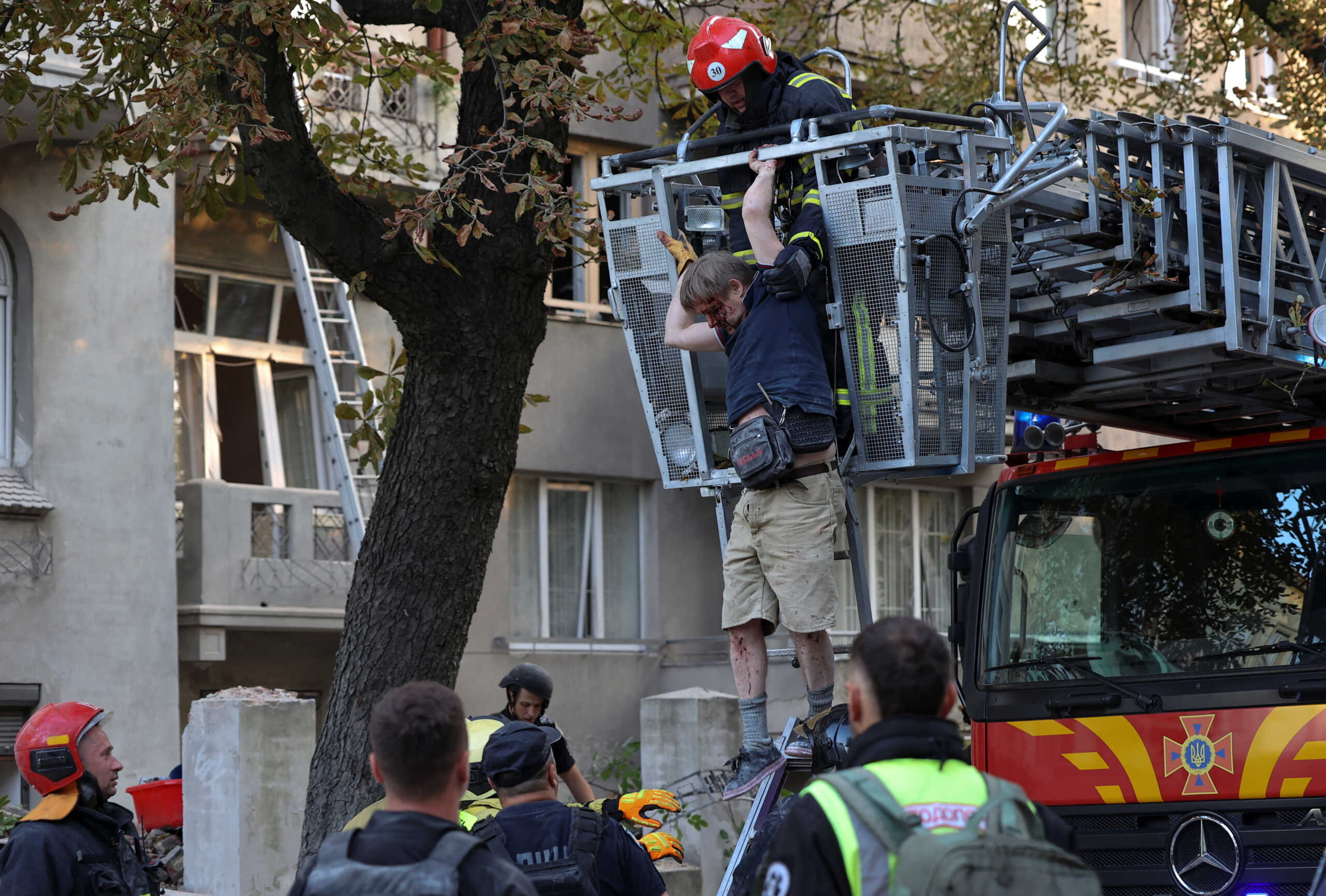 Ουκρανία: 7 νεκροί στην πόλη Λβιβ μετά από ρωσική πυραυλική επίθεση, τρία παιδιά ανάμεσά τους ΦΩΤΟ ΒΙΝΤΕΟ