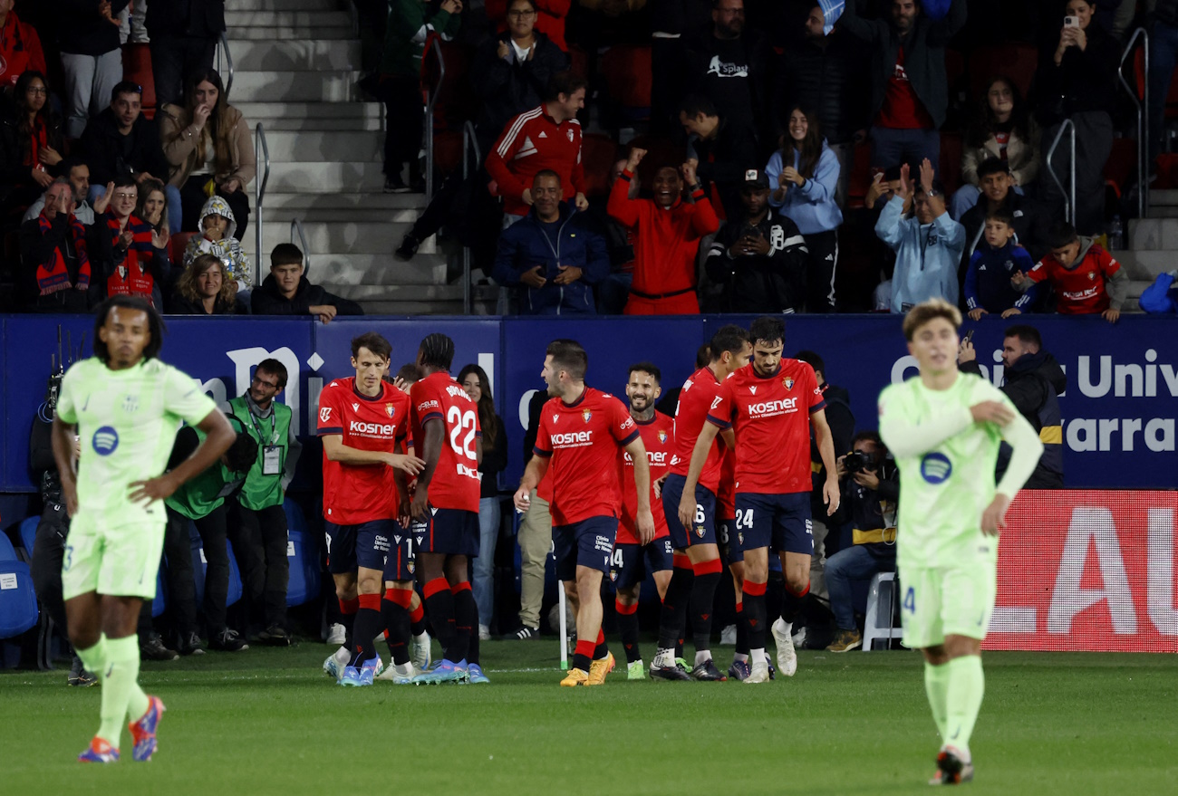 Soccer Football - LaLiga - Osasuna v FC Barcelona - El Sadar Stadium, Pamplona, Spain - September 28, 2024 Osasuna's Ante Budimir celebrates scoring their first goal with teammates REUTERS