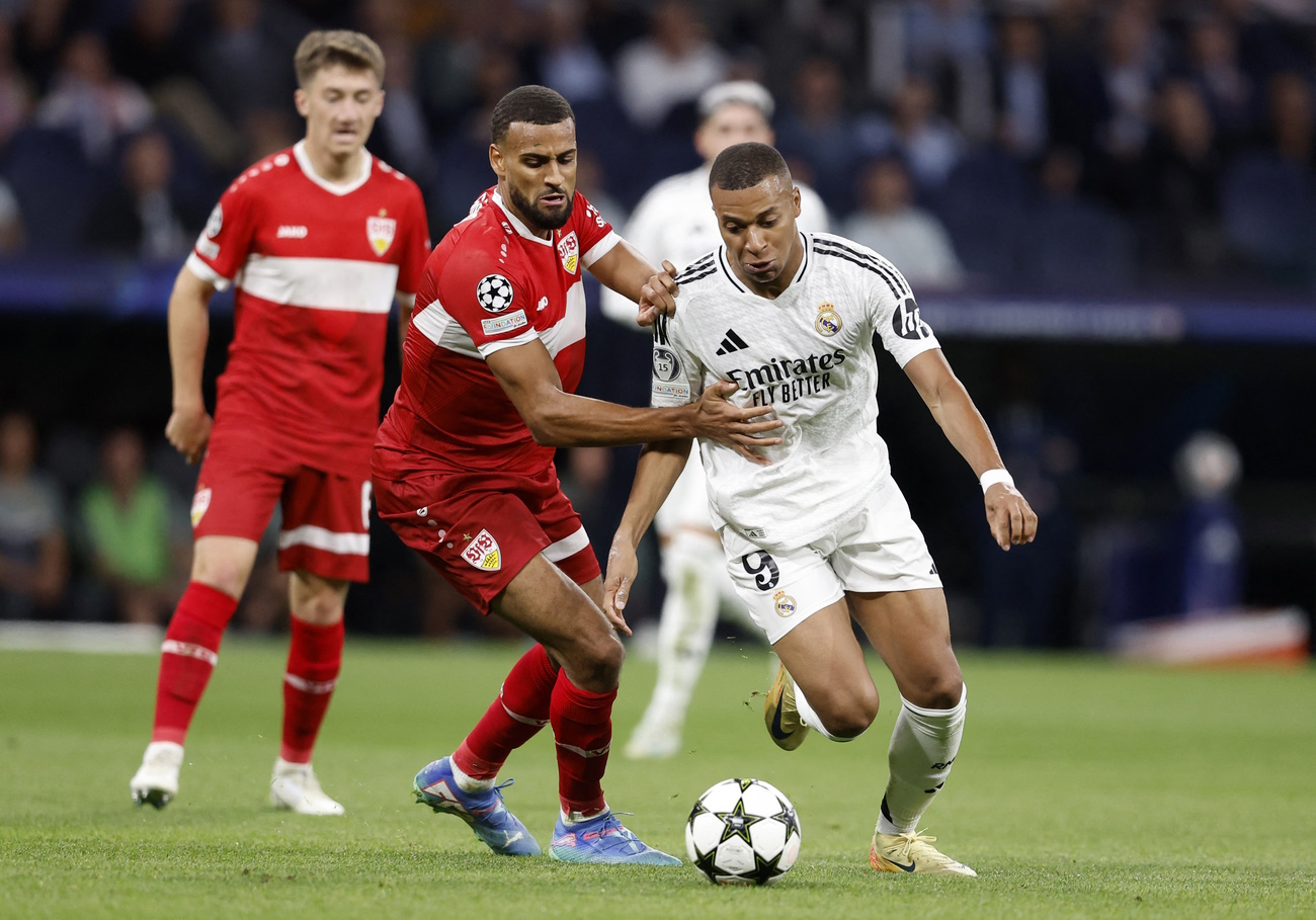 Soccer Football - Champions League - Real Madrid v VfB Stuttgart - Santiago Bernabeu, Madrid, Spain - September 17, 2024 VfB Stuttgart's Josha Vagnoman in action with Real Madrid's Kylian Mbappe REUTERS