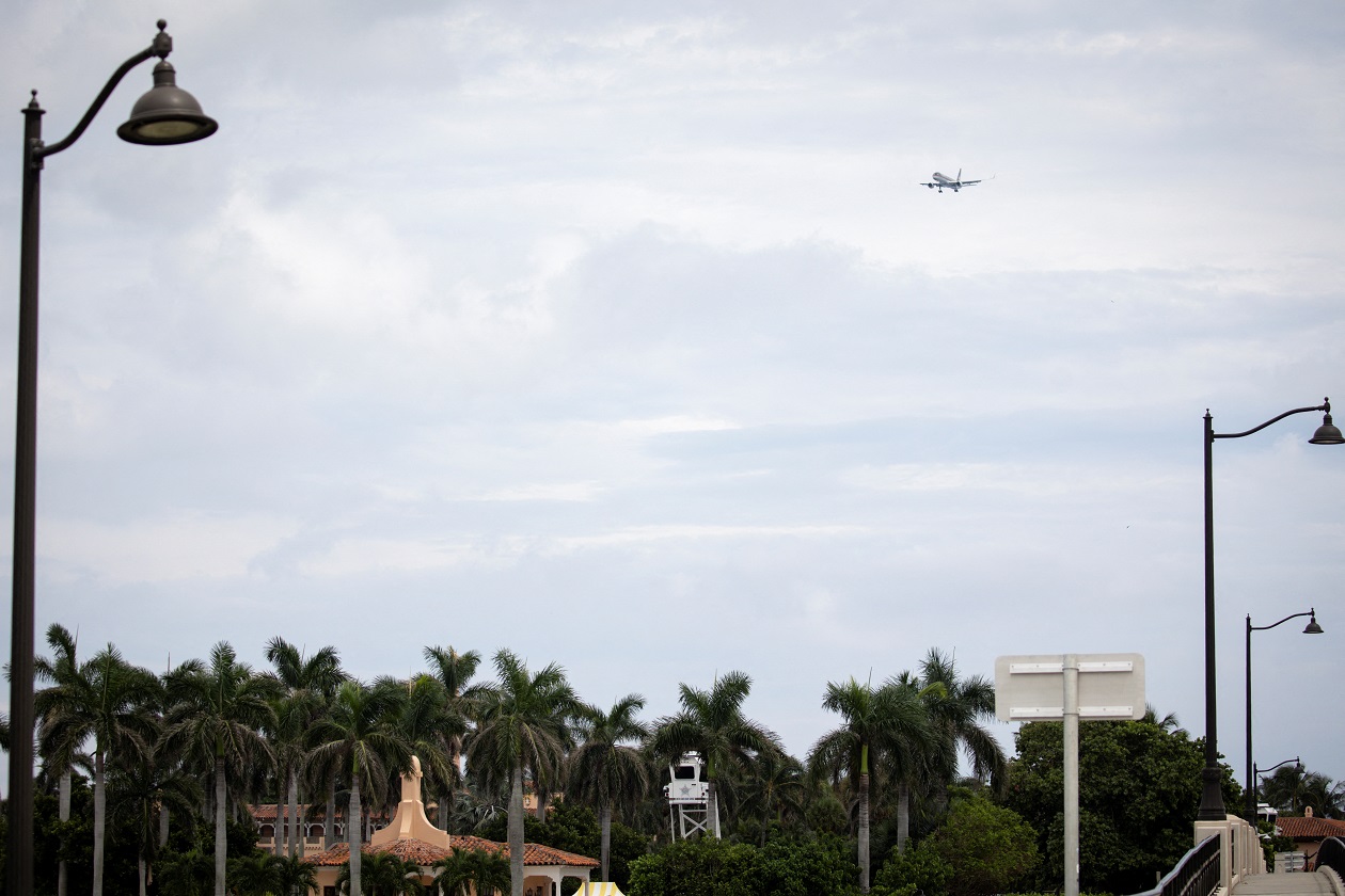 Republican Presidential nominee and former U.S. President Donald Trump's airplane approaches Palm Beach International Airport, following an apparent assassination attempt on him, after a gunman was found at Trump's golf course, in Palm Beach, Florida, U.S. September 17, 2024.  REUTERS