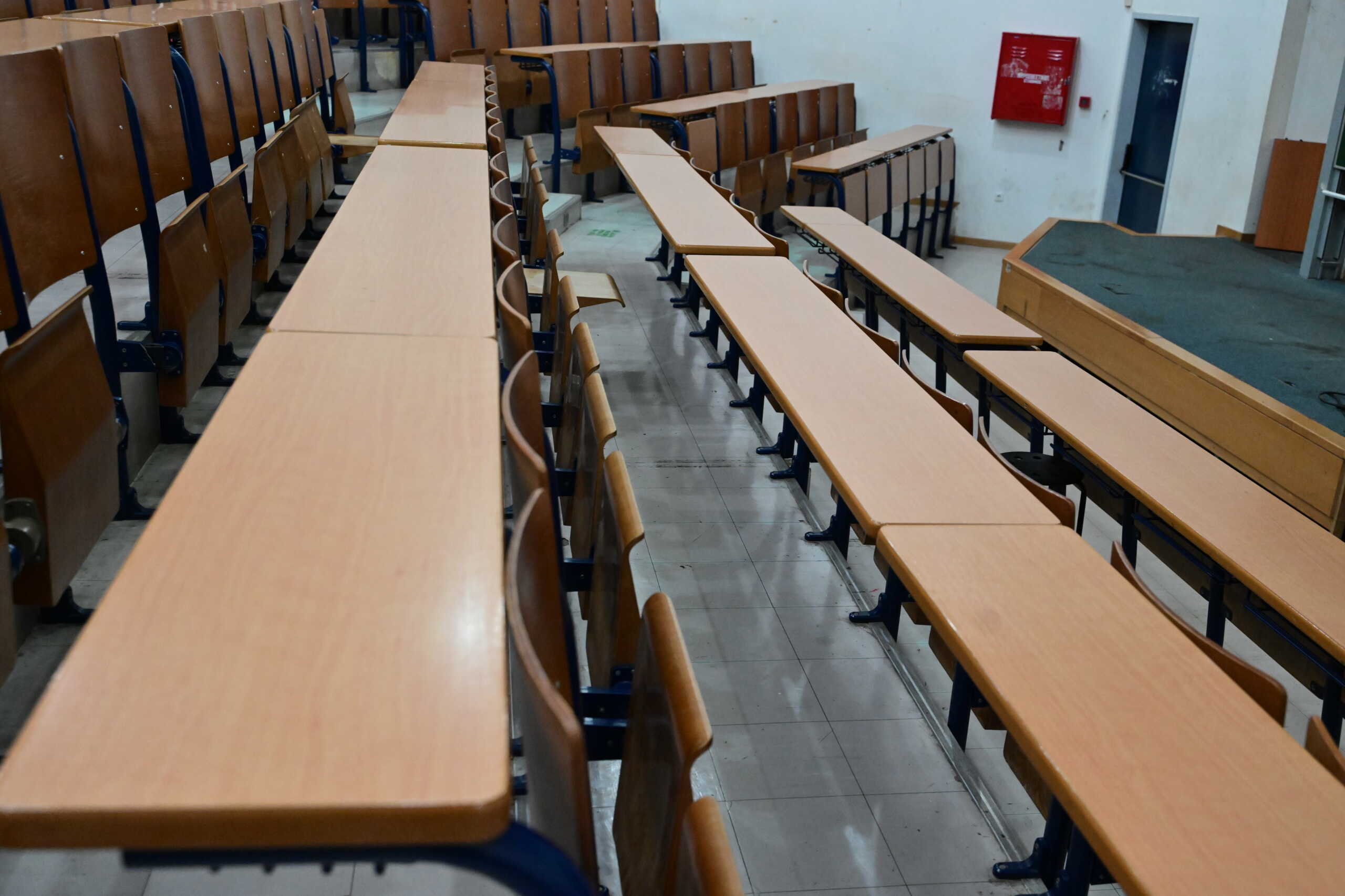 Συμβολικός αποκλεισμός από φοιτητικούς συλλόγους στην Πρυτανεία του Εθνικού Μετσόβιου Πολυτεχνείου στην Πανεπιστημιούπολη Ζωγράφου, για το νομοσχέδιο για την ίδρυση μη κρατικών πανεπιστημίων Παρασκευή 23 Φεβρουαρίου 2024. 
(ΤΑΤΙΑΝΑ ΜΠΟΛΑΡΗ