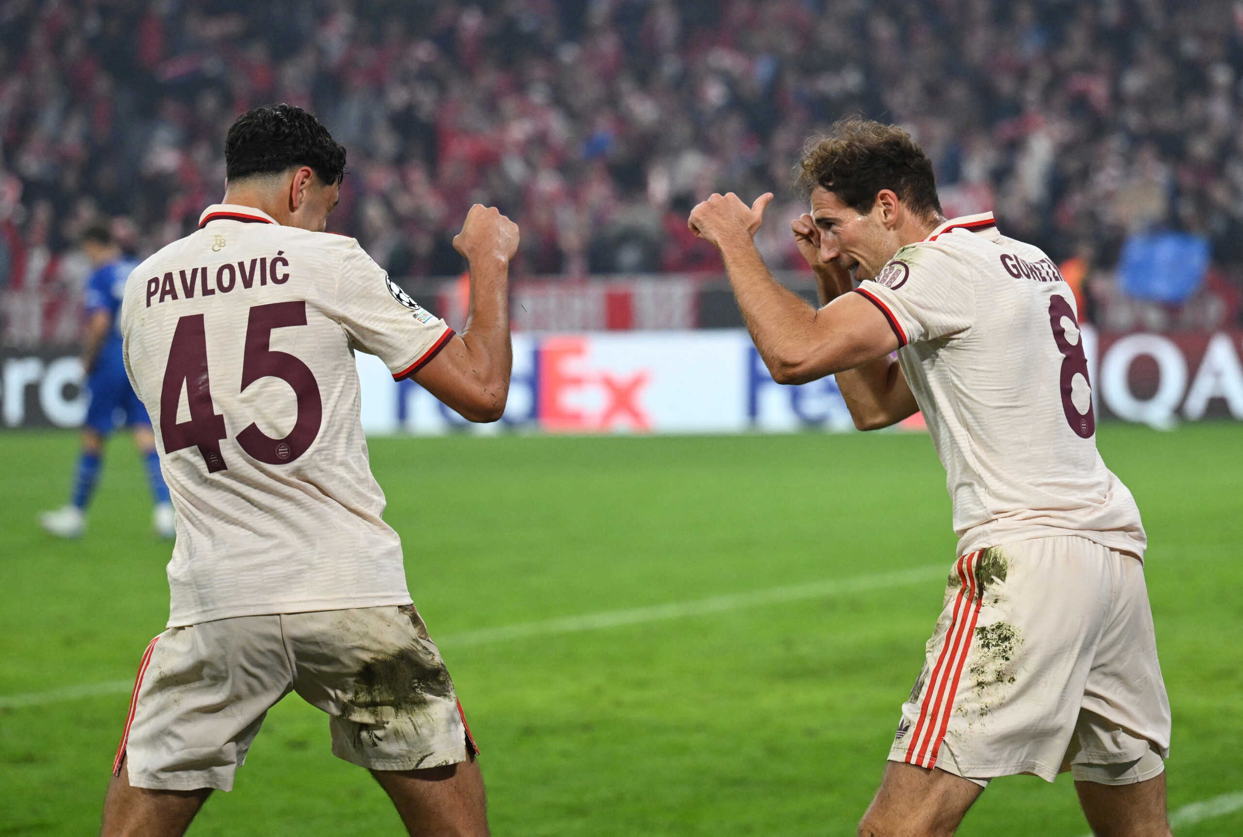 Soccer Football - Champions League - Bayern Munich v GNK Dinamo Zagreb - Allianz Arena, Munich, Germany - September 17, 2024 Bayern Munich's Leon Goretzka celebrates scoring their ninth goal with Aleksandar Pavlovic REUTERS
