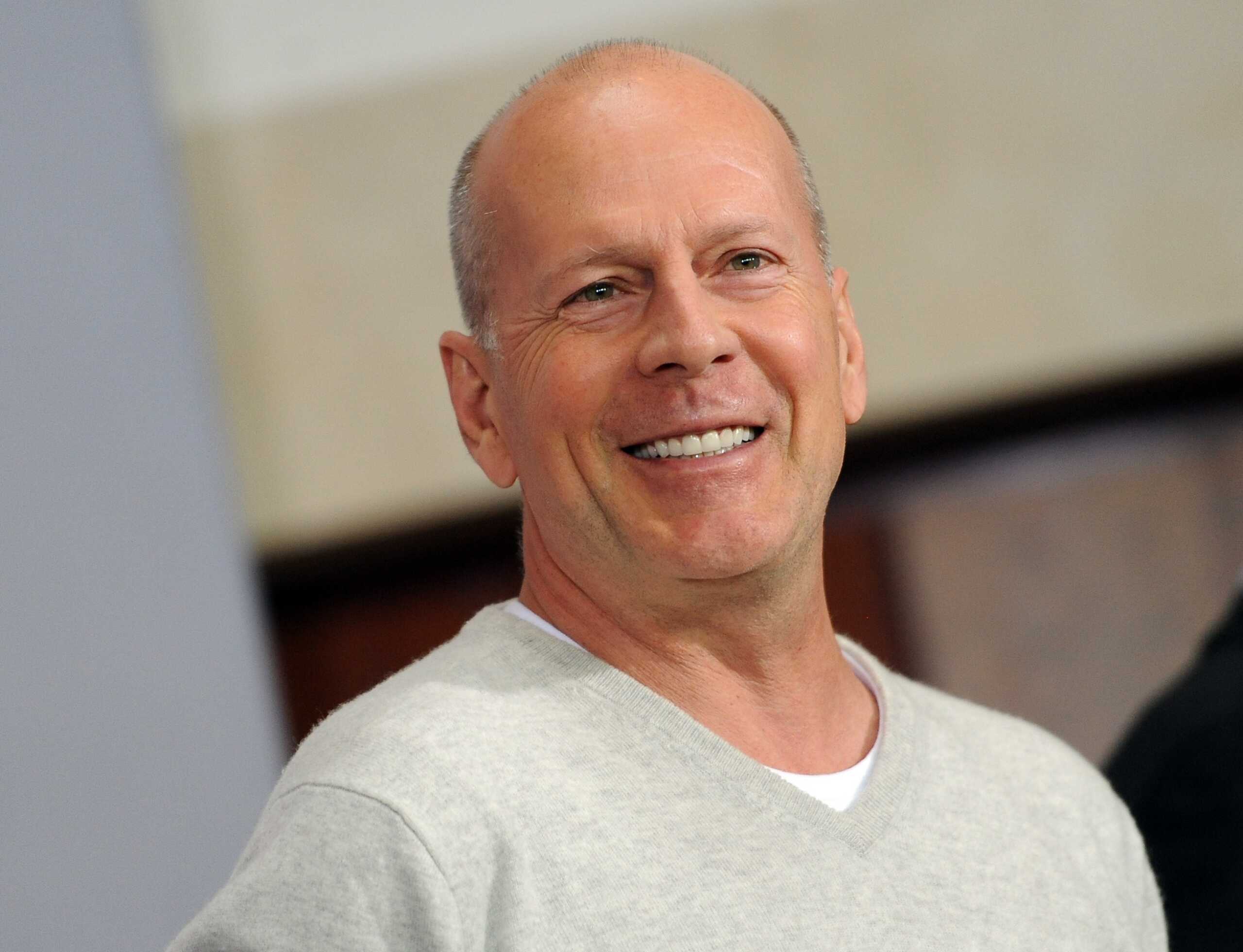 Der US-amerikanische Schauspieler Bruce Willis lacht am 05.02.2013 in Berlin beim Fototermin für den Film "Stirb langsam - Ein guter Tag zum Sterben". Der fünfte Teil der Actionreihe soll am 14. Februar in die deutschen Kinos kommen. Photo by: Britta Pedersen