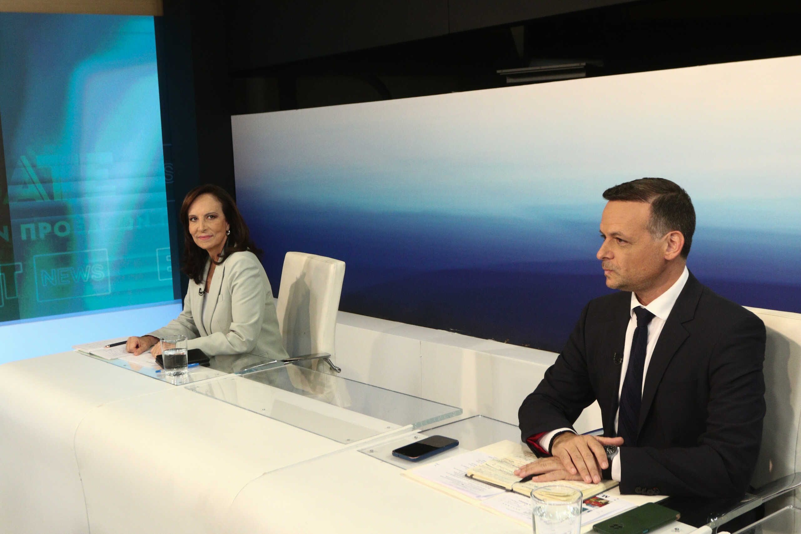 Debate των υποψηφίων για την εκλογή του νέου προέδρου του ΠΑΣΟΚ - Κινήματος Αλλαγής, στην ΕΡΤ, Τρίτη 24 Σεπτεμβρίου 2024. Στην τηλεμαχία συμμετείχαν οι Νίκος Ανδρουλάκης, Παύλος Γερουλάνος, Νάντια Γιαννακοπούλου, Άννα Διαμαντοπούλου, Χάρης Δούκας και Μιχάλης Κατρίνης. Tις ερωτήσεις στους υποψηφίους υπέβαλαν οι δημοσιογράφοι της ΕΡΤ, Απόστολος Μαγγηριάδης και Γιώργος Κουβαράς.  
(ΧΡΗΣΤΟΣ ΜΠΟΝΗΣ