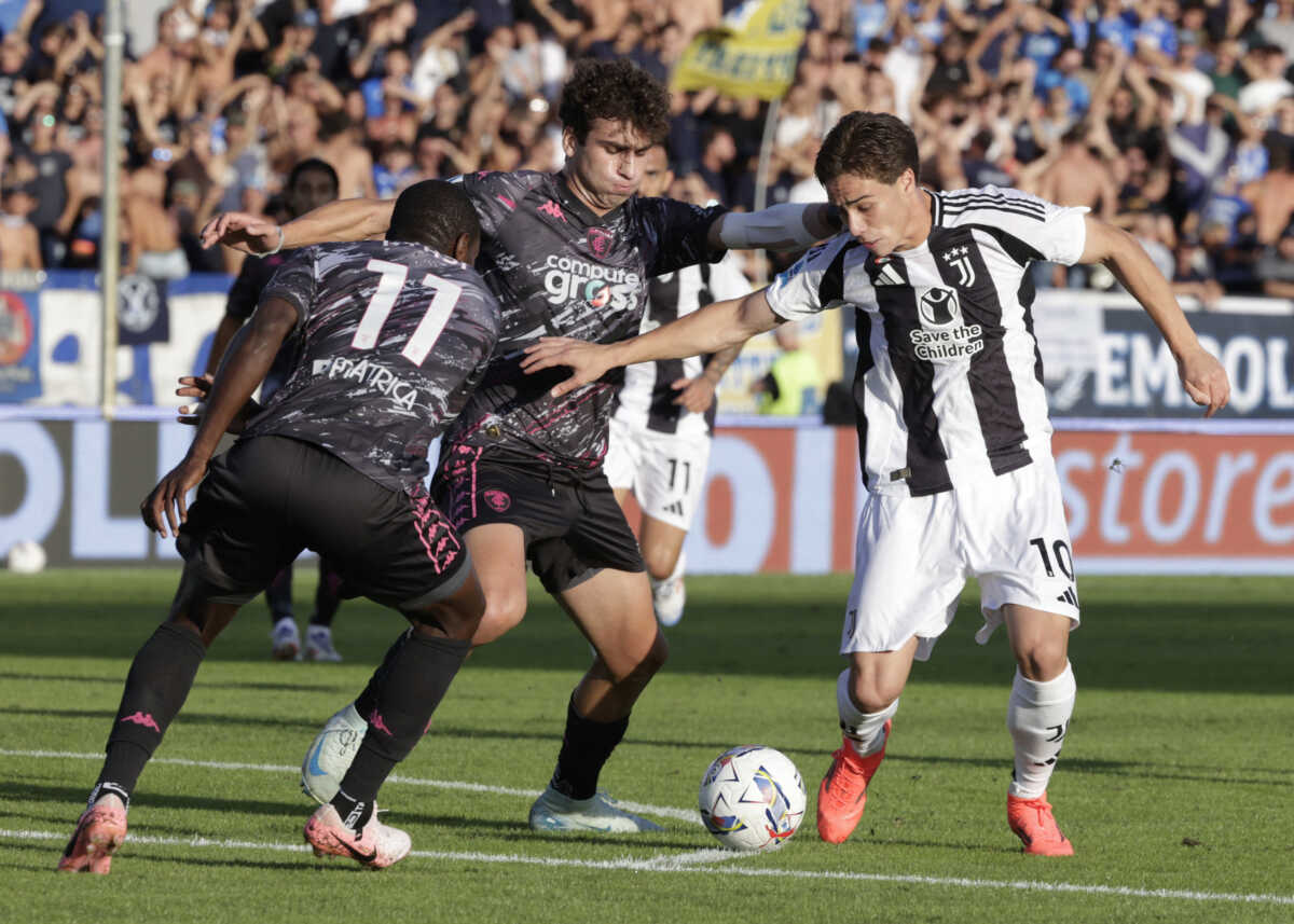 Soccer Football - Serie A - Empoli v Juventus - Stadio Carlo Castellani, Empoli, Italy - September 14, 2024 Juventus' Kenan Yildiz in action with Empoli's Emmanuel Gyasi and Saba Goglichidze REUTERS
