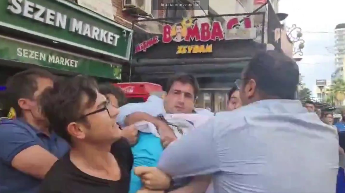 Σμύρνη: Μέλη τουρκικής νεολαίας  επιτέθηκαν σε Αμερικανούς στρατιώτες – Φώναζαν «γιάνκιδες πηγαίνετε σπίτι σας»