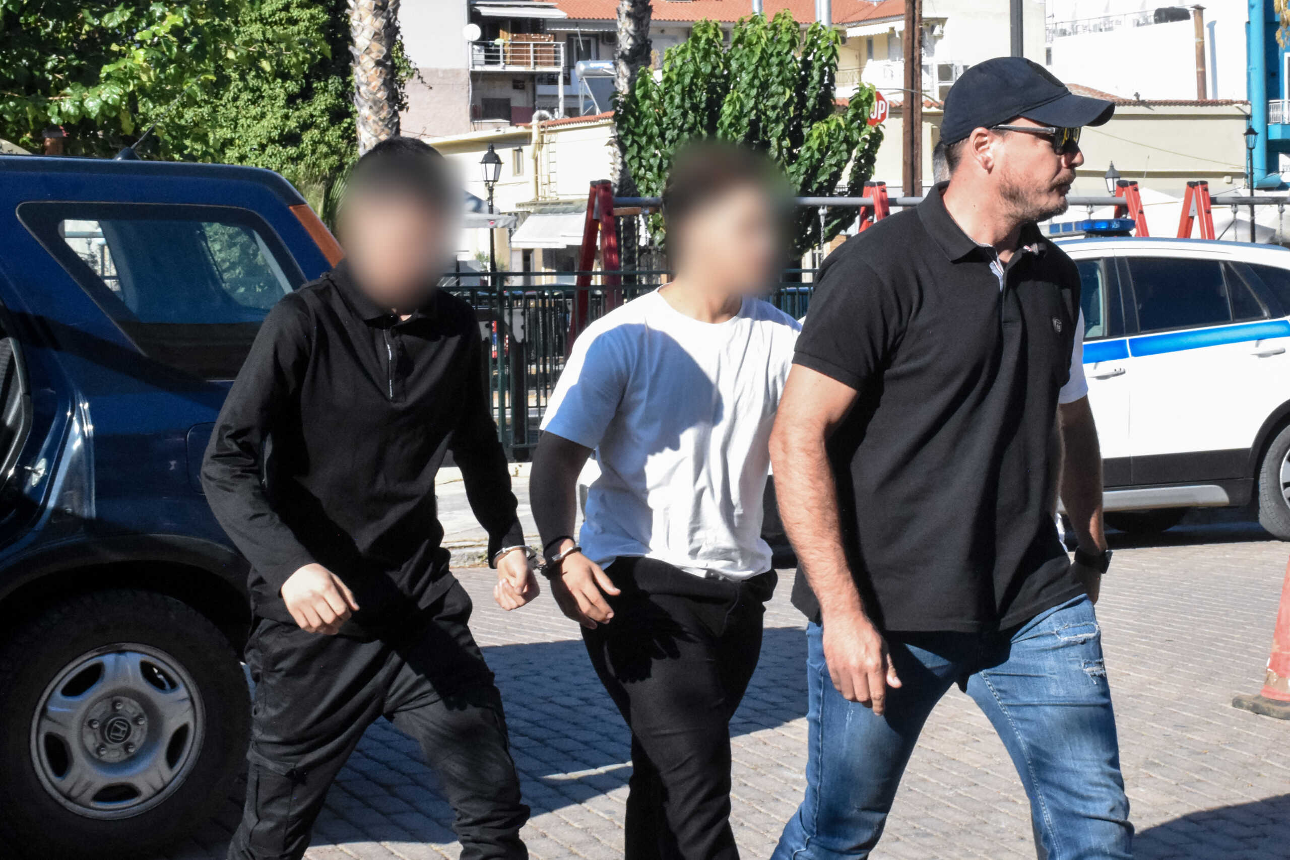 Στον εισαγγελέα οι δύο 17χρονοι που επιτέθηκαν με φαλτσέτα σε 12χρονο σε σχολείο στην Ερμιόνη . Πέμπτη 26 Σεπτεμβρίου 2024  (ΒΑΣΙΛΗΣ ΠΑΠΑΔΟΠΟΥΛΟΣ