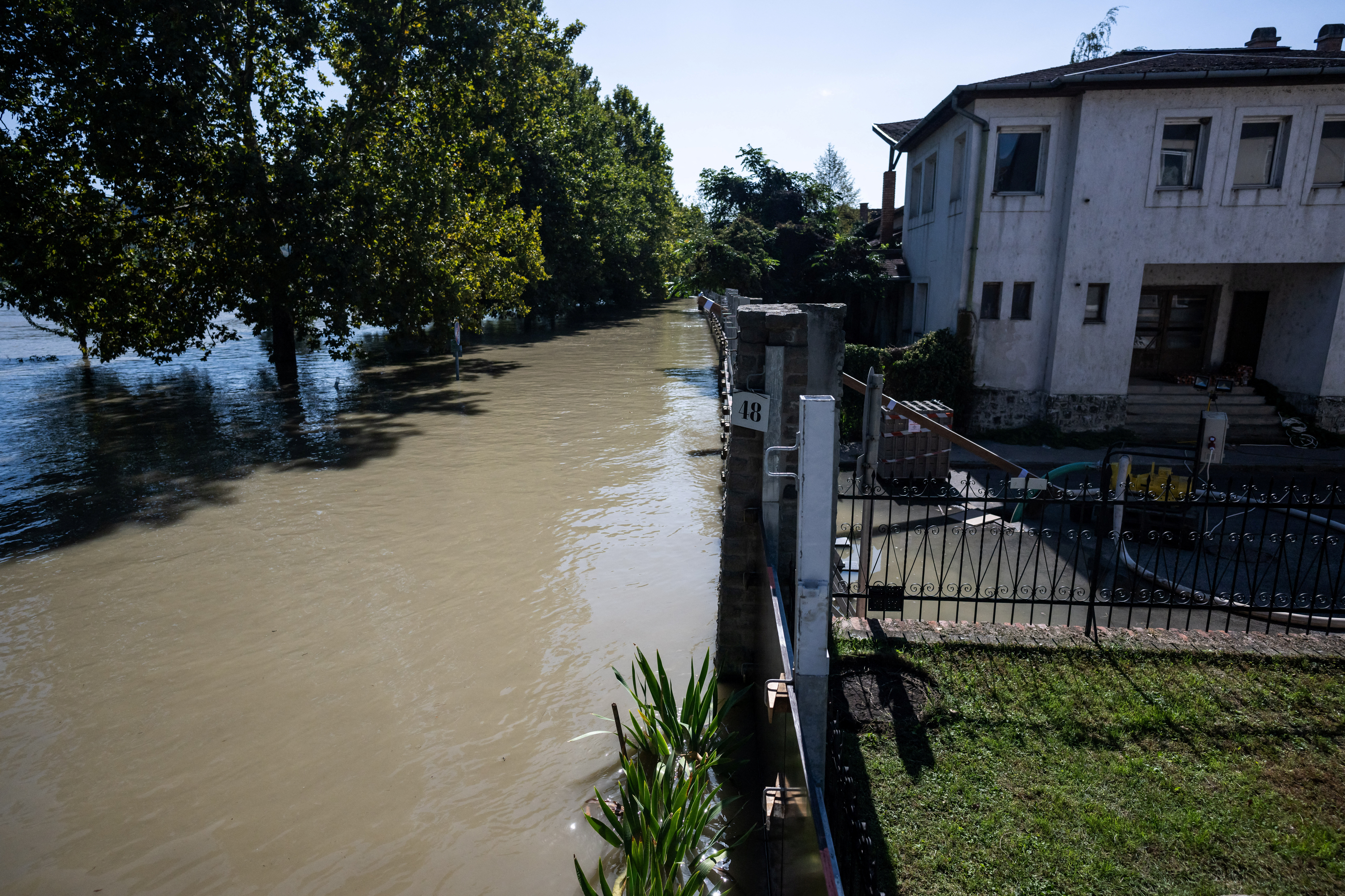 A mobile dam is seen along the flooding Danube in Nagymaros, Hungary, September 20, 2024. REUTERS