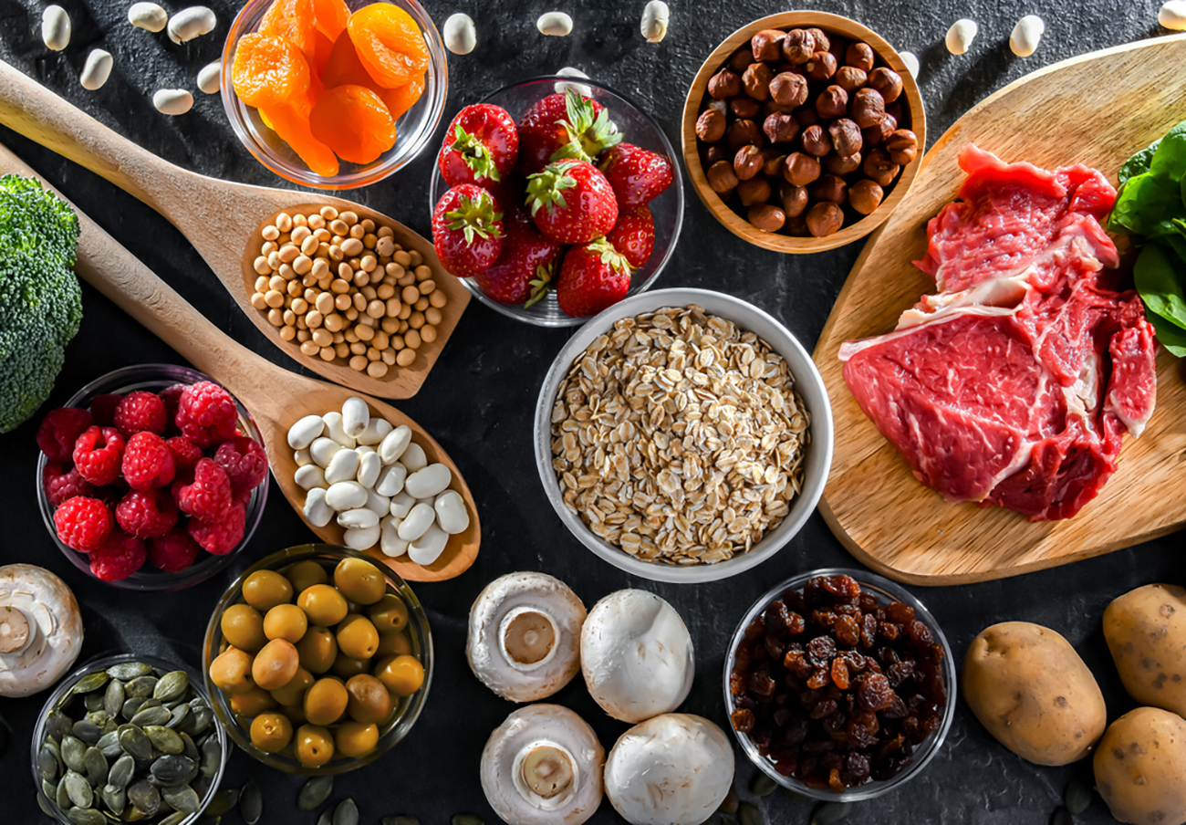 Composition with food products rich in iron.