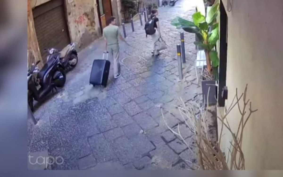 Ιταλία: Άγαλμα έπεσε στο κεφάλι τουρίστριας που περπατούσε στον δρόμο – Βίντεο ντοκουμέντο