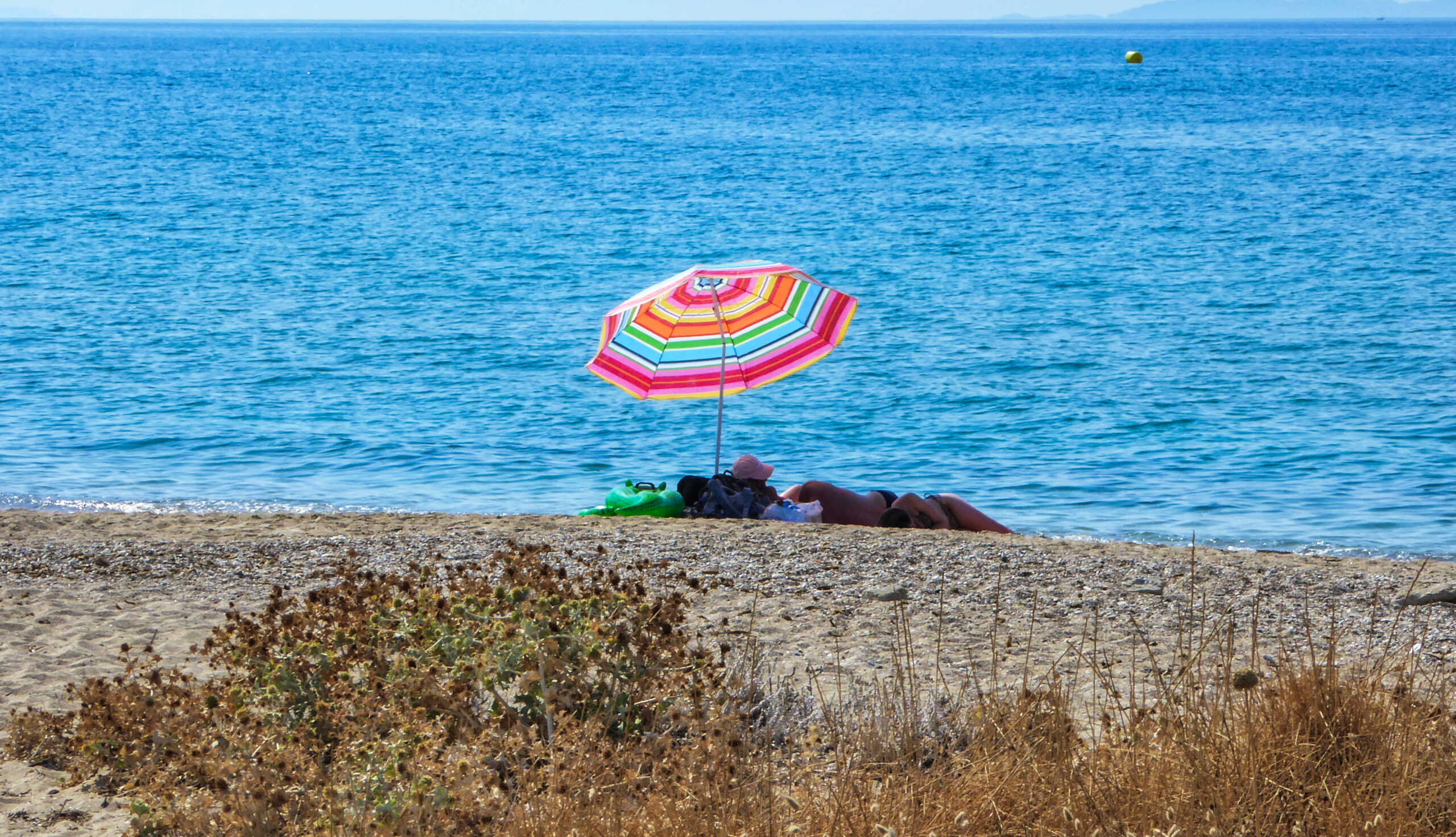 Στιγμιότυπο από παραλία της Κέρκυρας. 
(ΓΙΩΡΓΟΣ ΚΟΝΤΑΡΙΝΗΣ