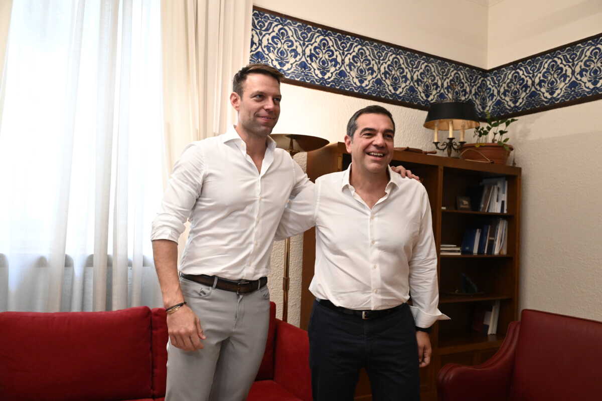 Συνάντηση του νέου προέδρου του ΣΥΡΙΖΑ - Προοδευτική Συμμαχία Στέφανου Κασσελάκη με τον πρώην πρωθυπουργό και επί 15 χρόνια πρόεδρο του κόμματος Αλέξη Τσίπρα, Δευτέρα 25 Σεπτεμβρίου 2023. 
(ΤΑΤΙΑΝΑ ΜΠΟΛΑΡΗ